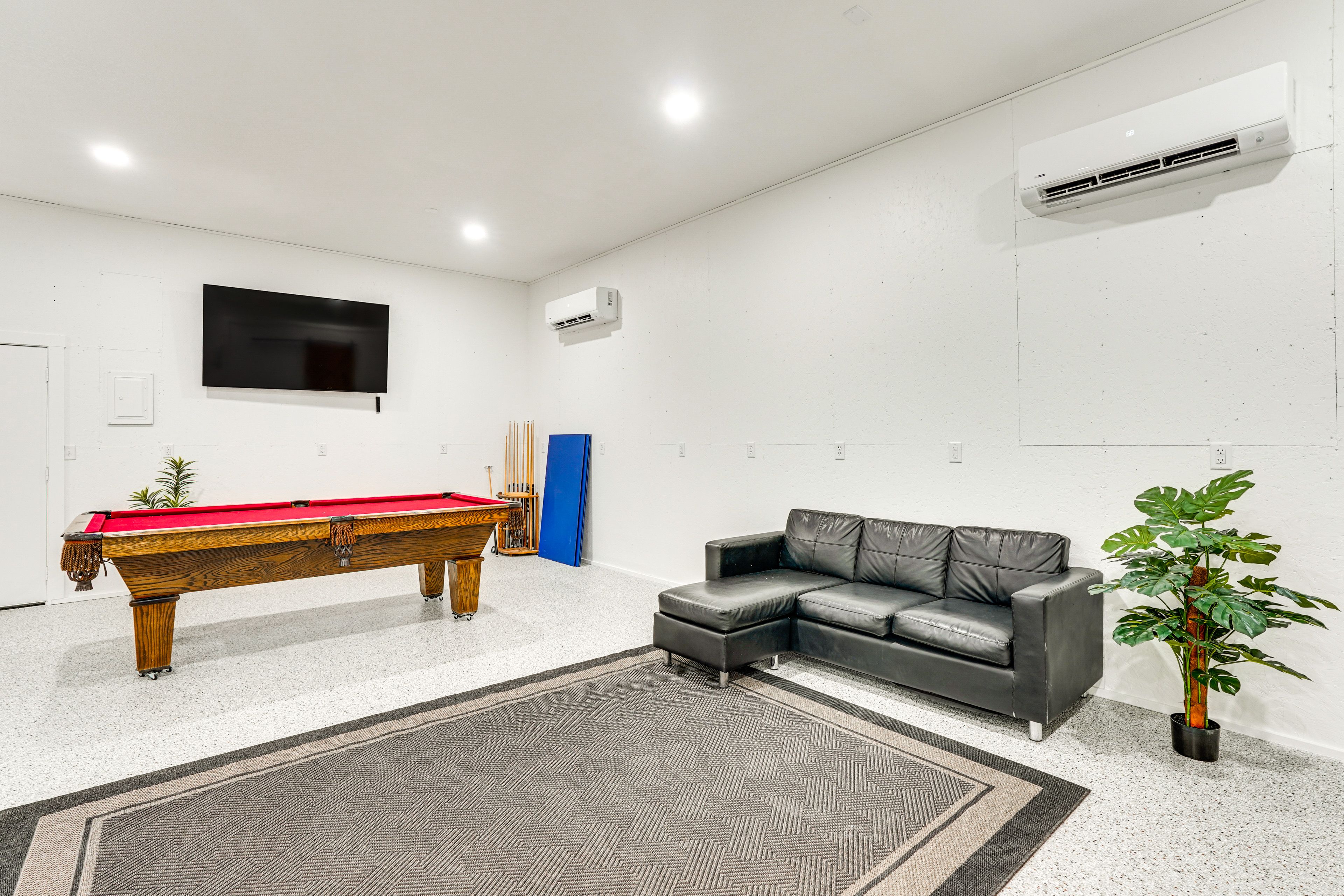 Garage Game Room | Pool Table | Air Hockey