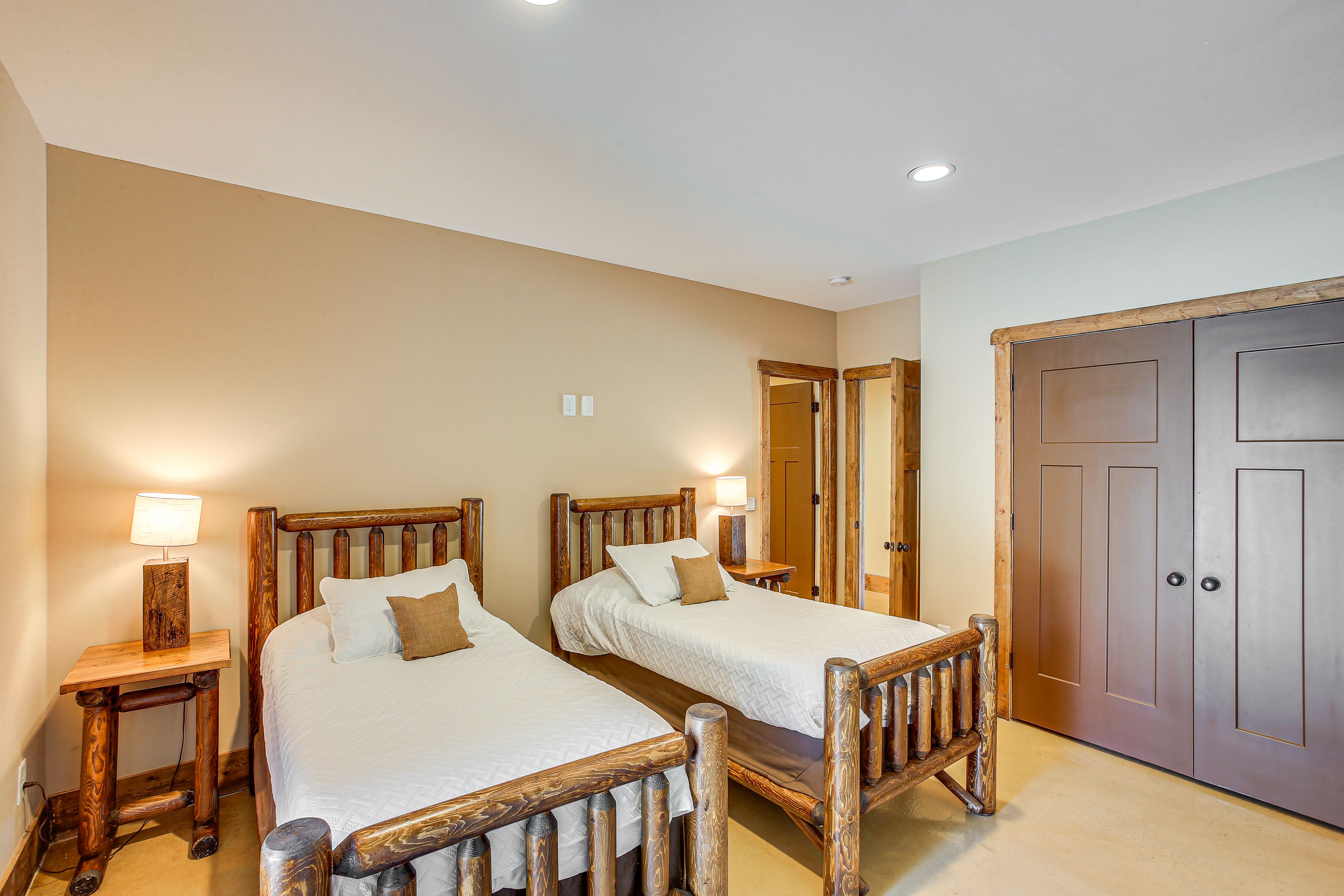 Bedroom 4 | 2 Twin Beds | 1st Floor