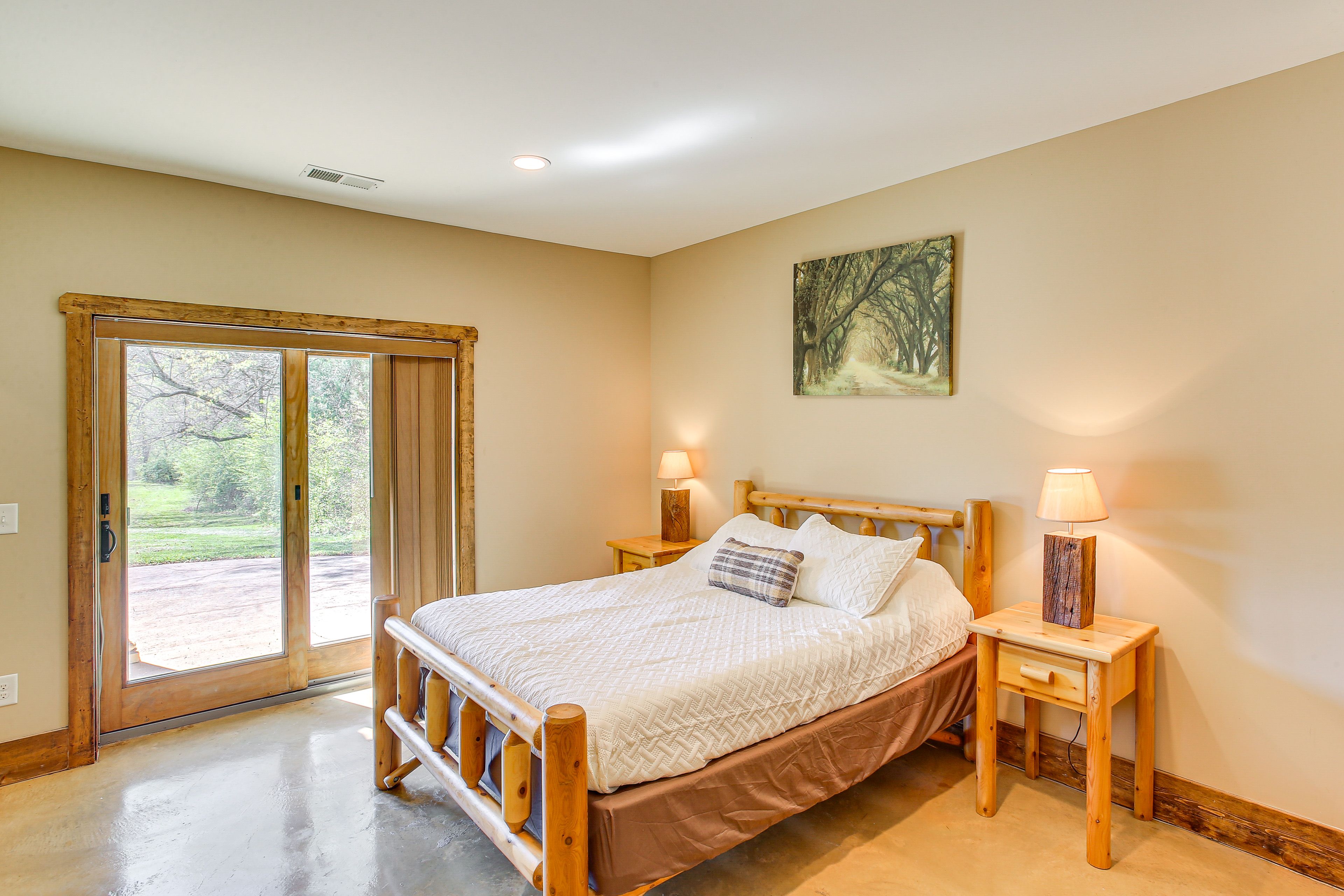 Bedroom 7 | Queen Bed | 1st Floor