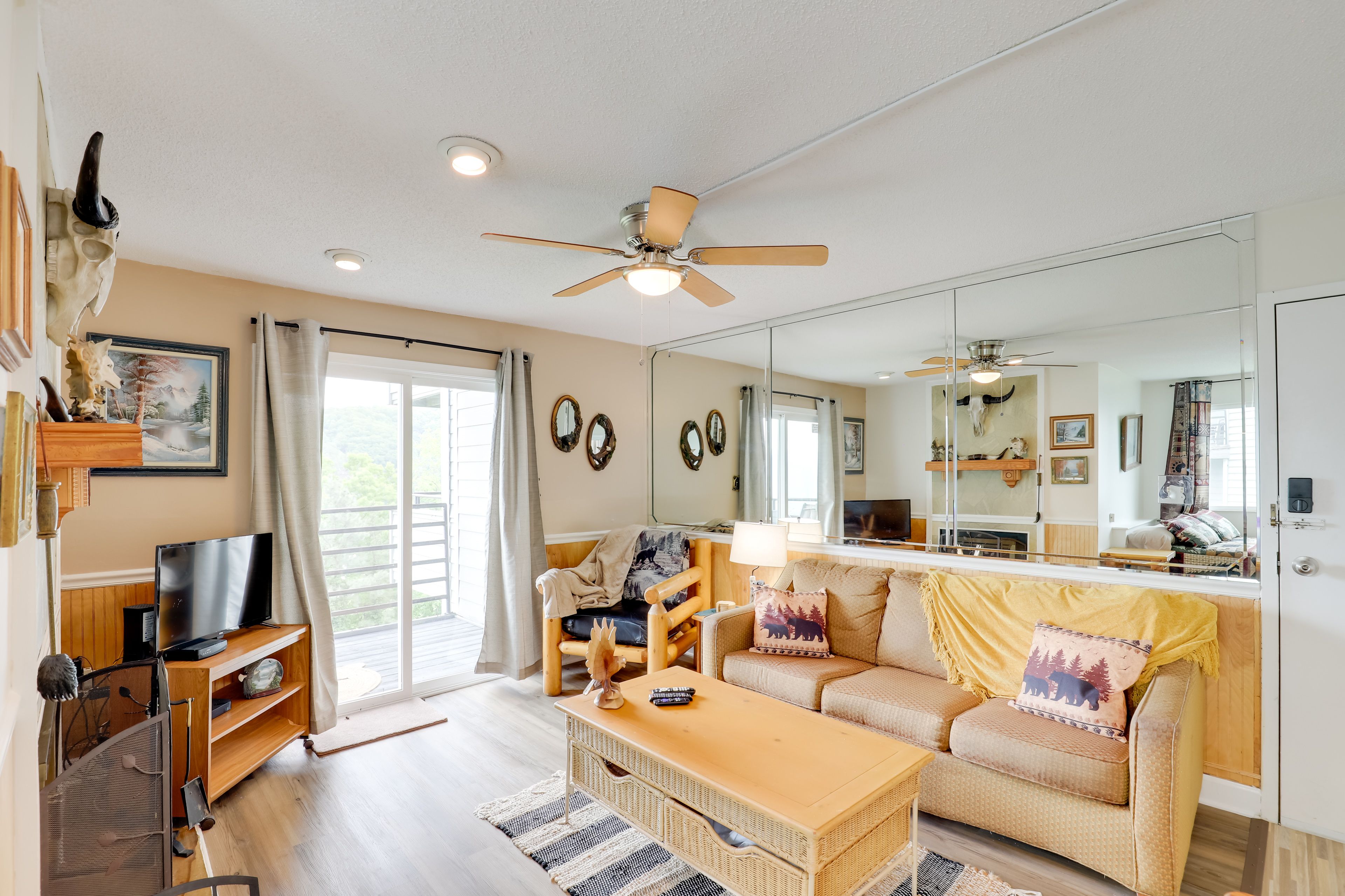 Gatlinburg Vacation Rental | Studio | 1BA | 356 Sq Ft | Stairs Required