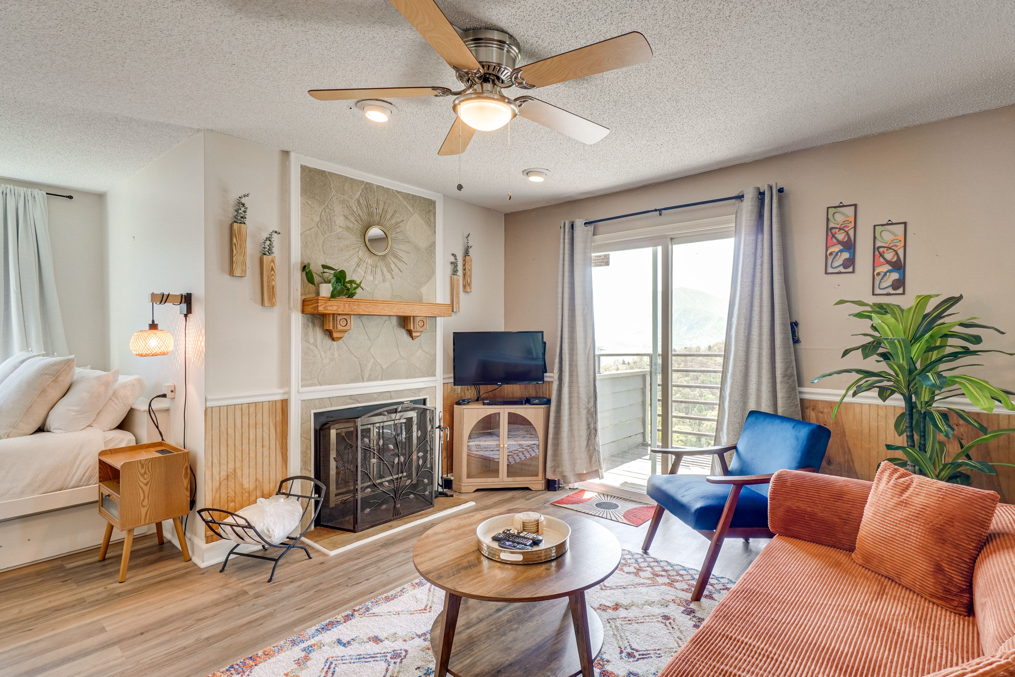 Studio | Living Area | Queen Sleeper Sofa | Smart TV | Free WiFi | Fireplace