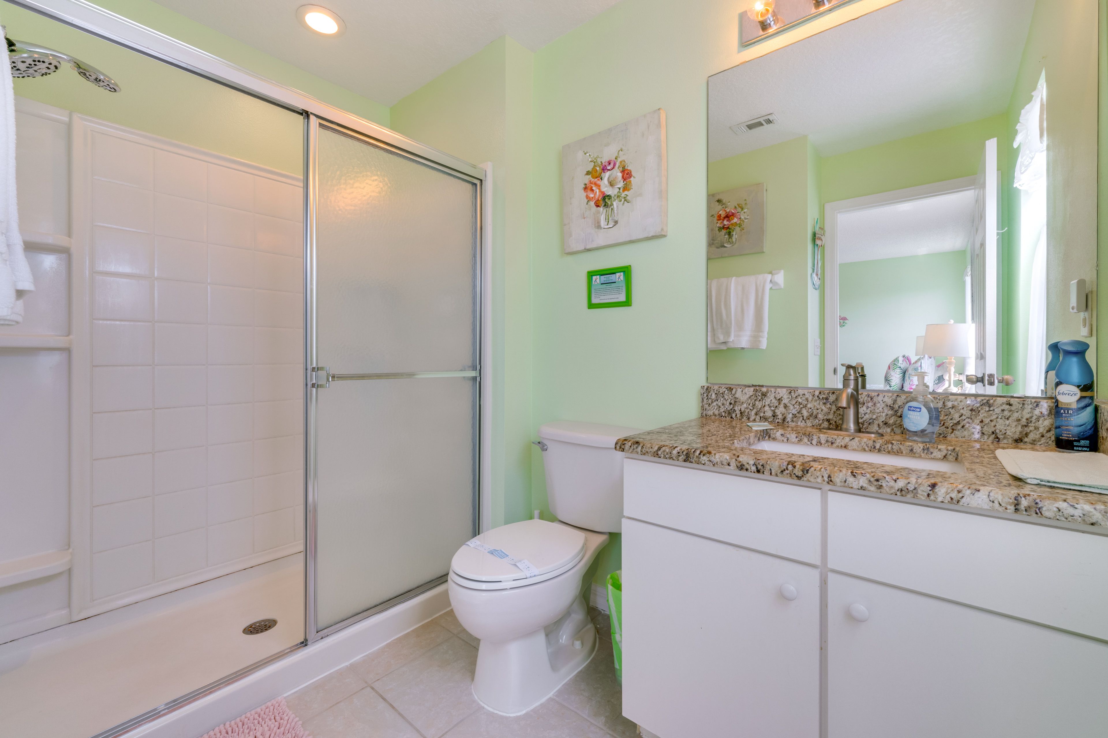 En-Suite Bathroom | 2nd Floor | Towels Provided | Hair Dryer