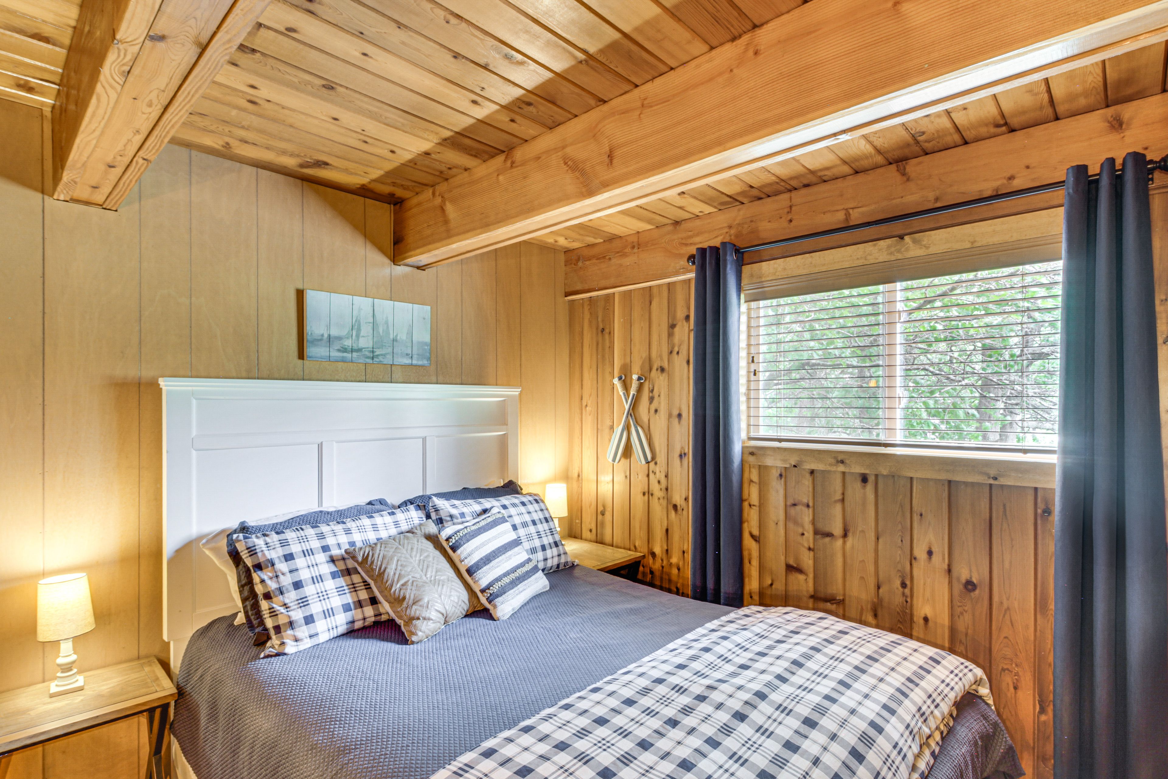 Bedroom 1 | Queen Bed | Main Level