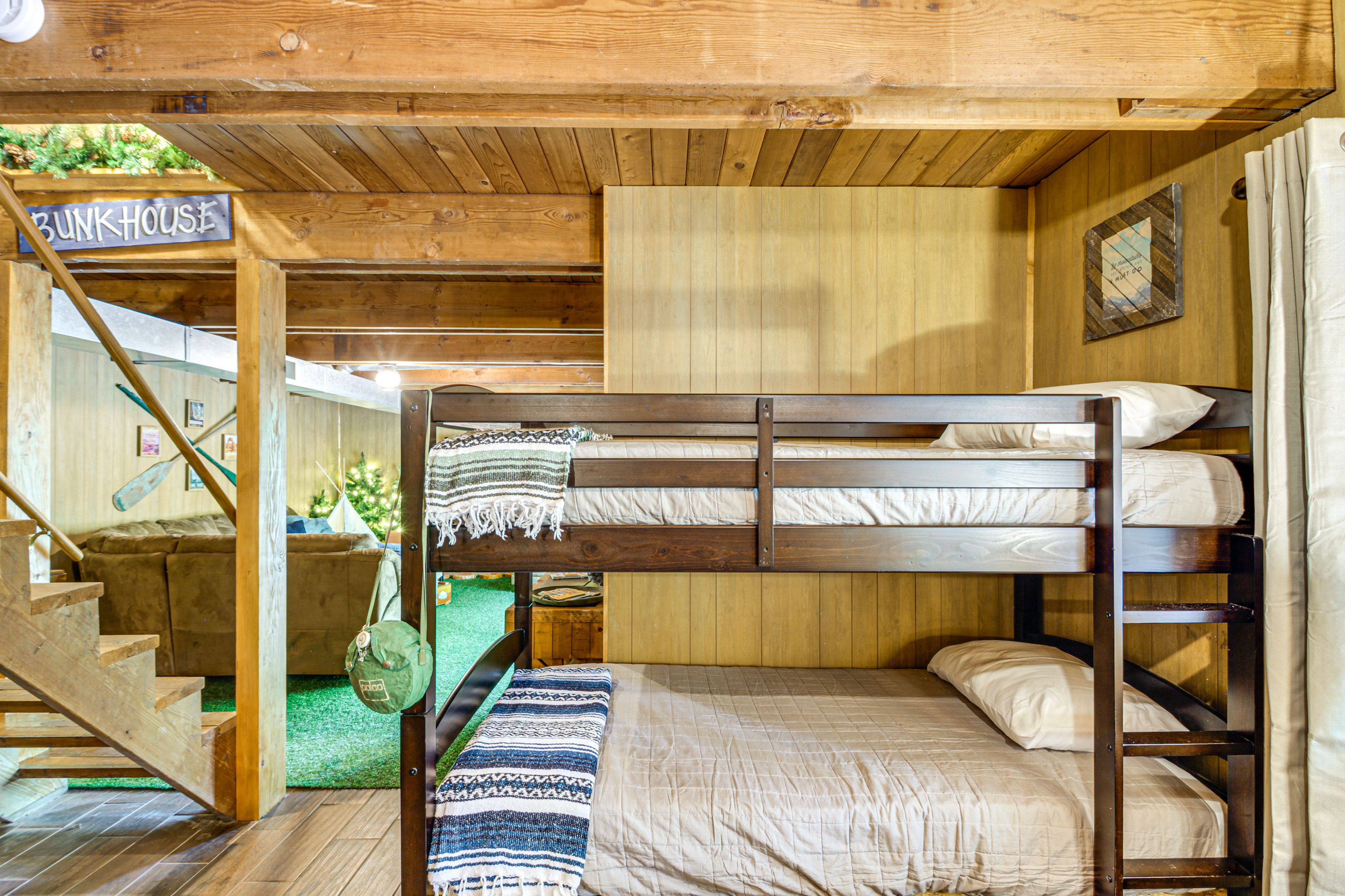 Family Room | 2 Twin Bunk Beds | Twin Bed | Full Bed | Lower Level