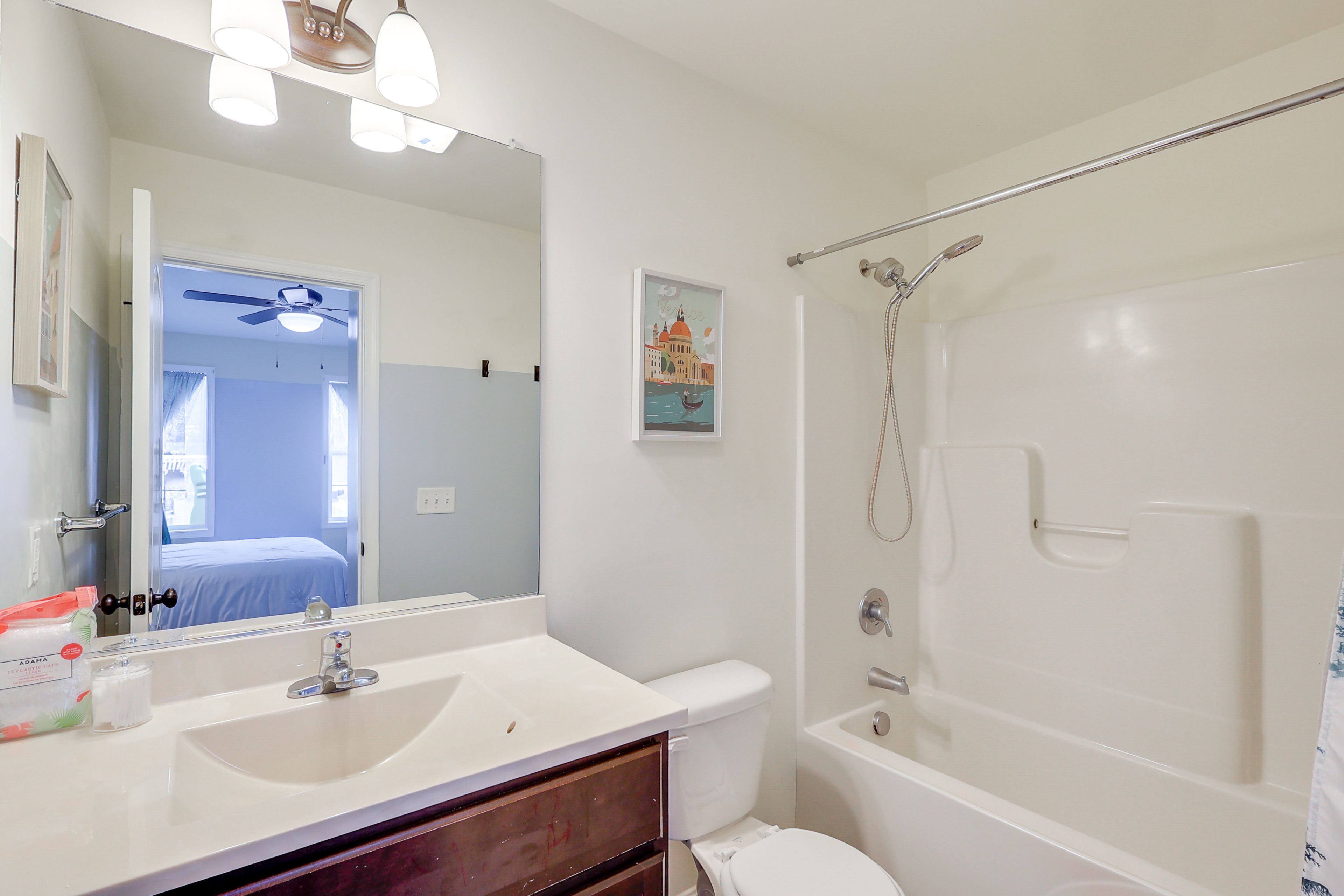 Full Bath | Towels | Hair Dryer | Upper Level