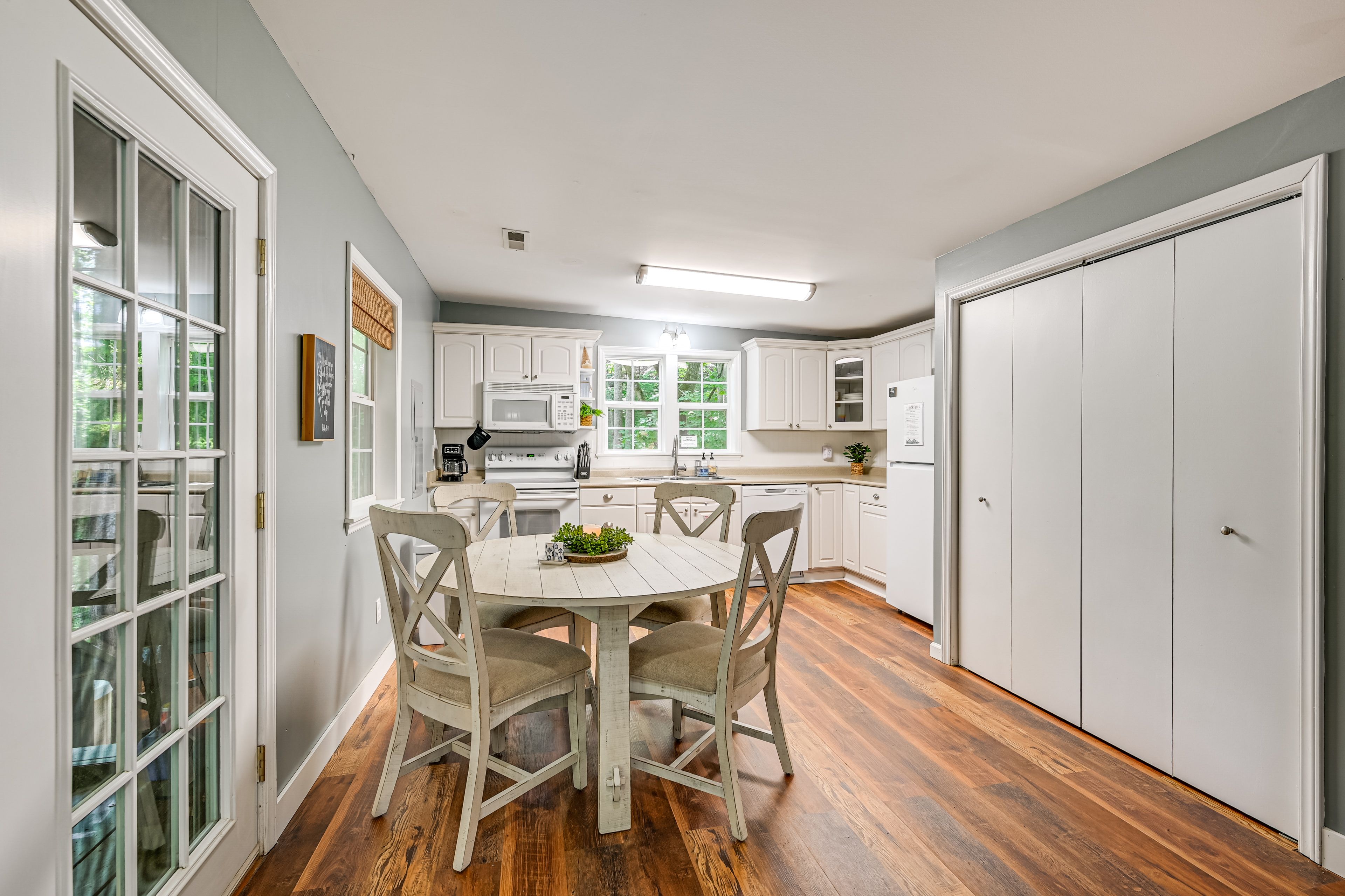 Dining Area | Dishware & Flatware
