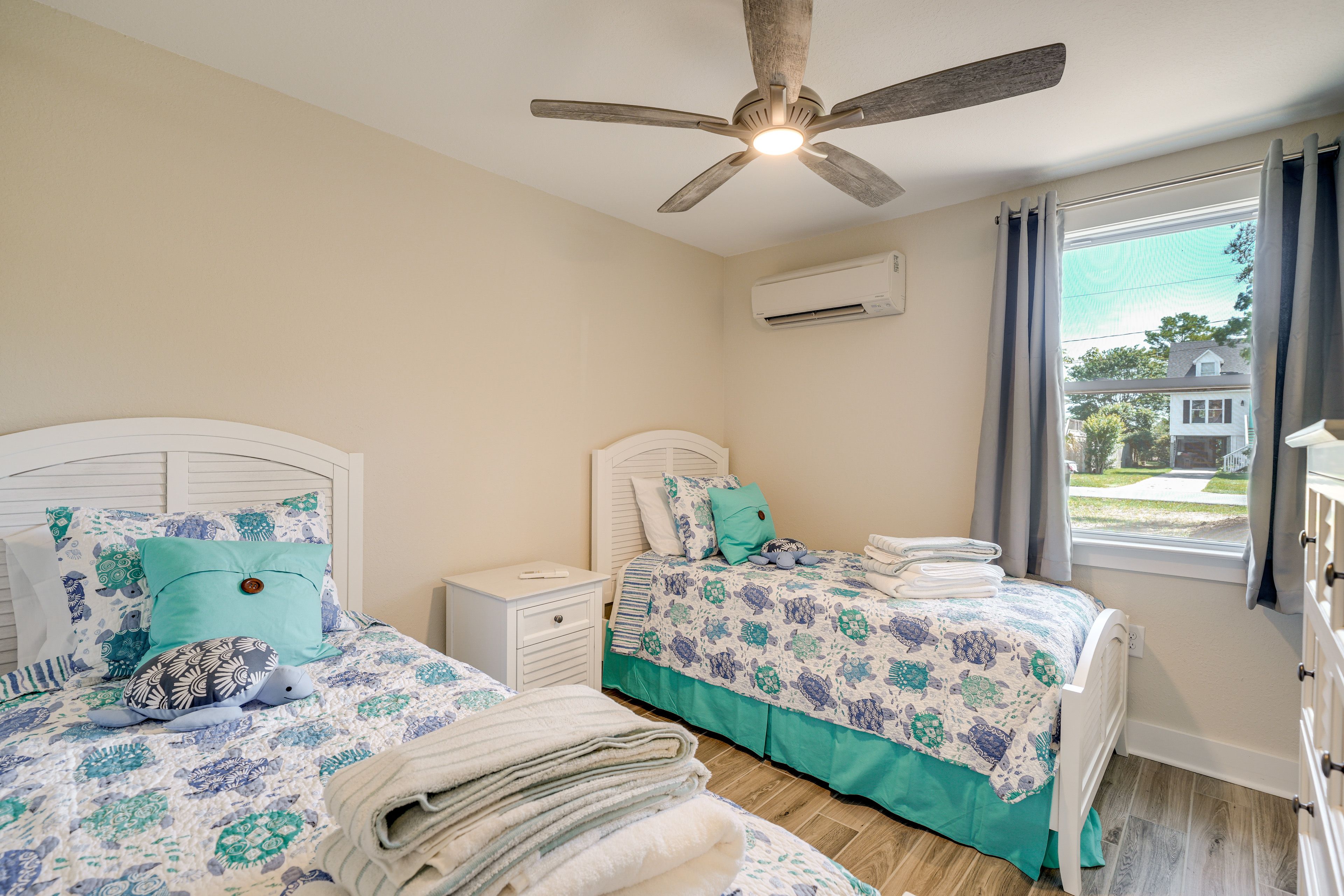 Bedroom 4 | 2 Twin Beds | Ground Level