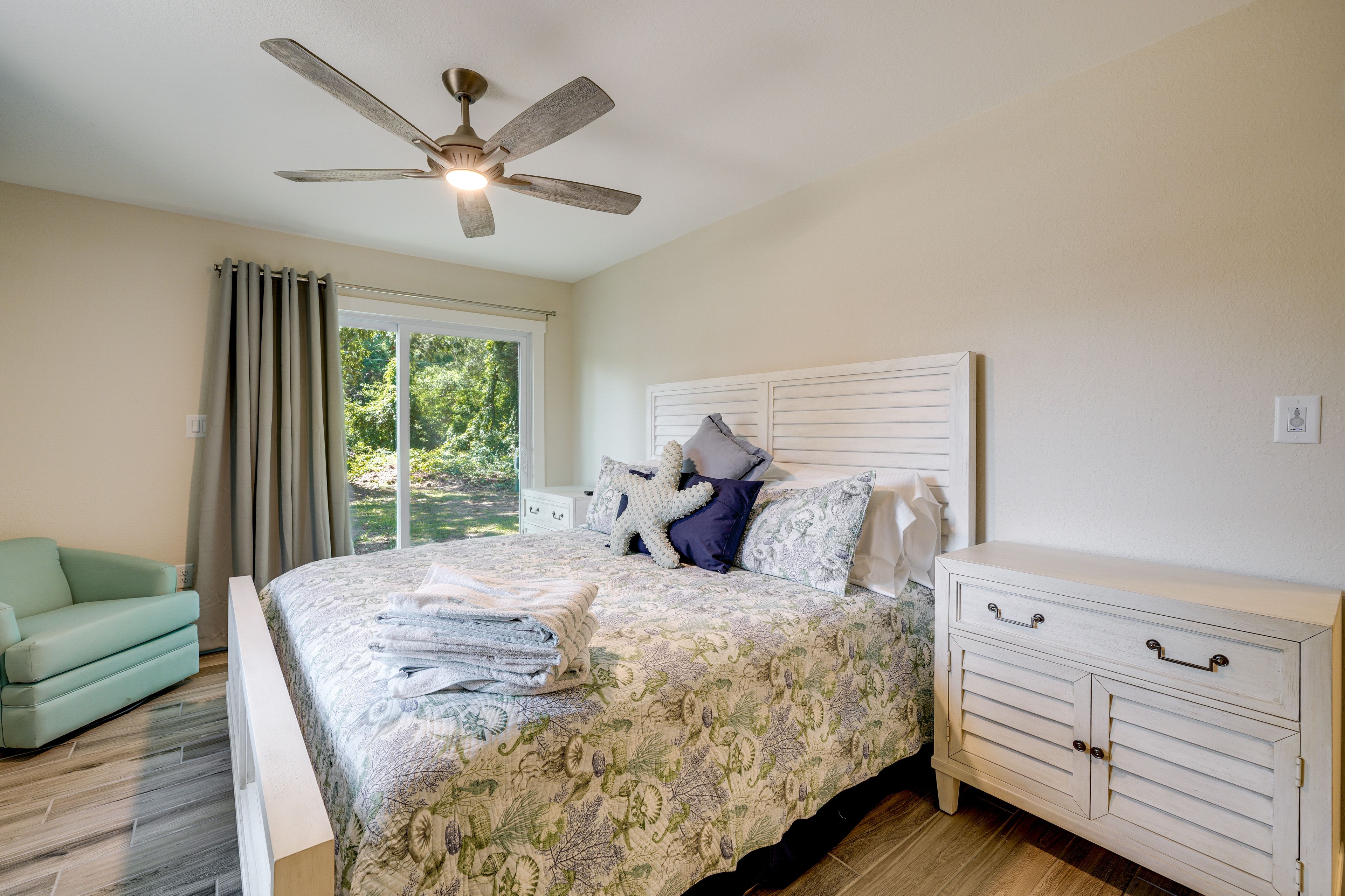 Bedroom 3 | Queen Bed | Ground Level