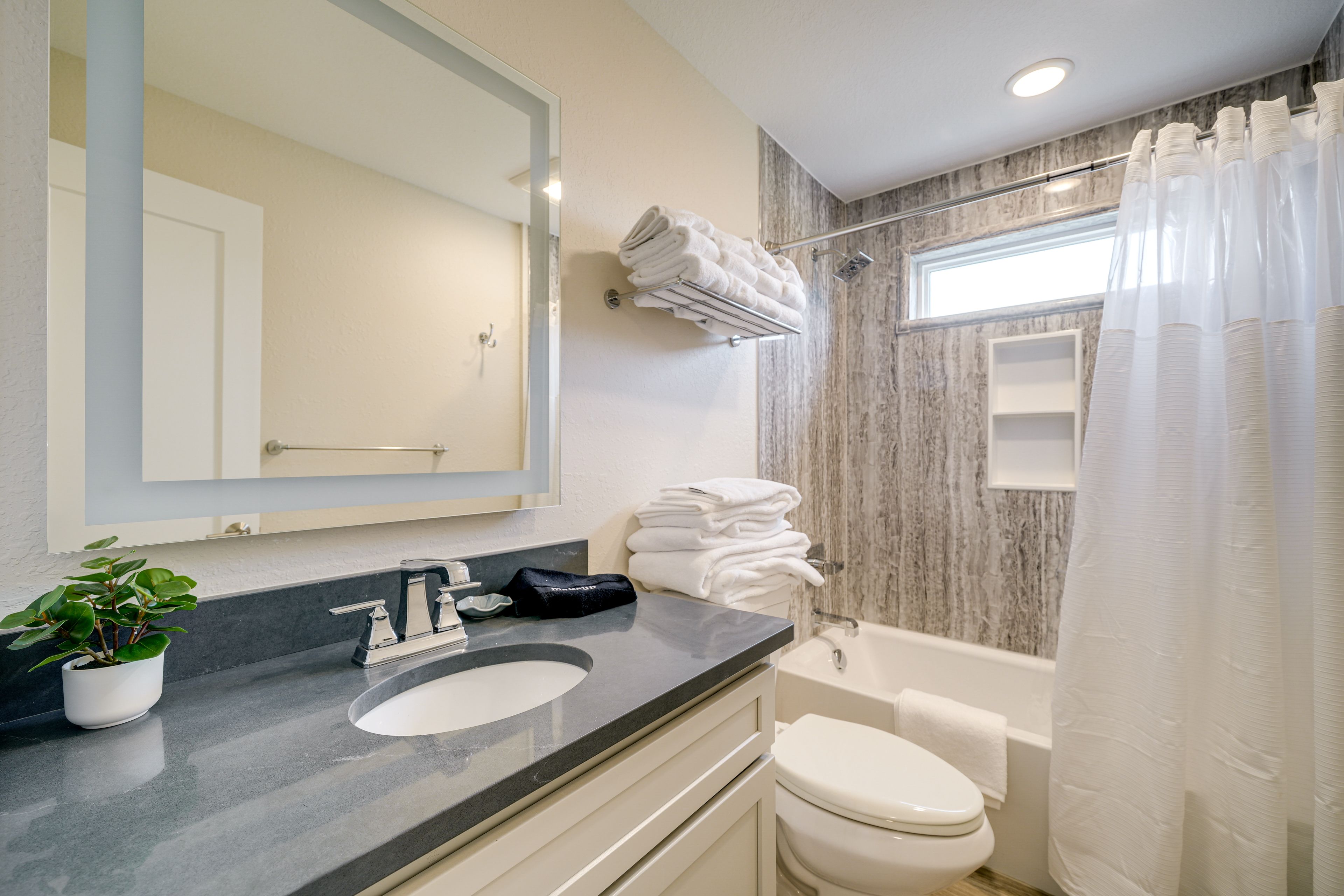 Full Bath | Towels | Hair Dryer | Main Level