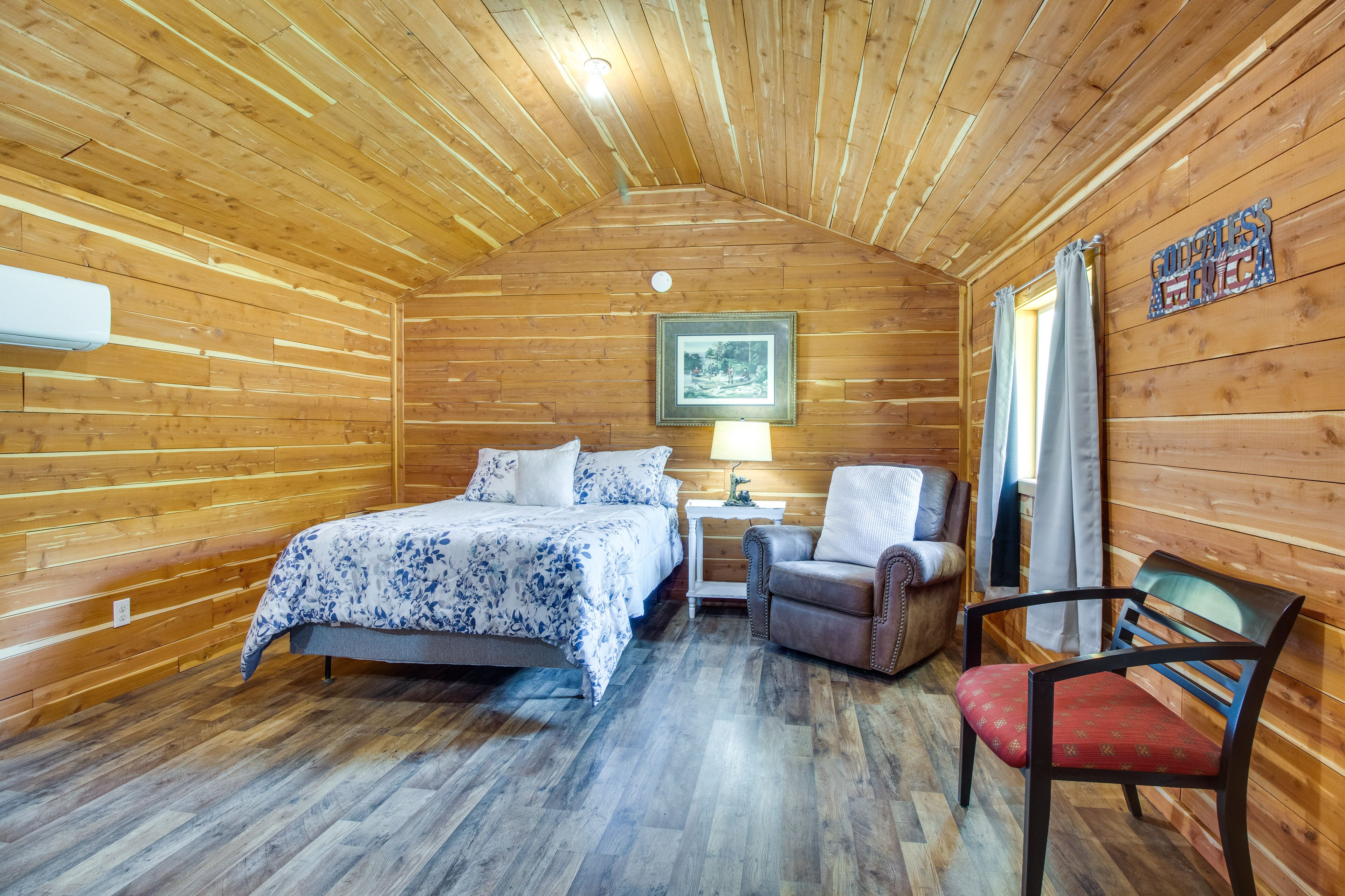 Bedroom | Full Bed