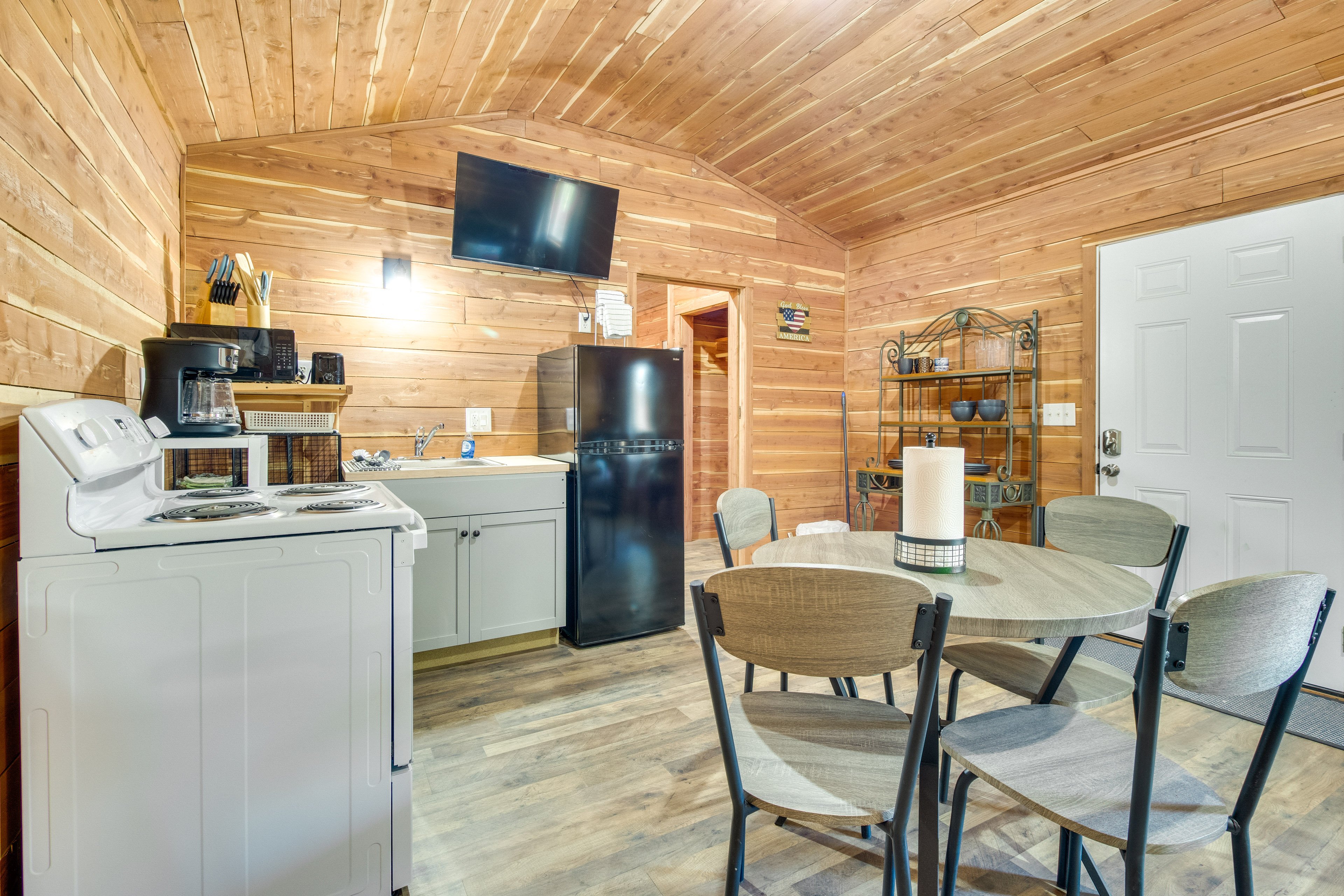 Lakeview Vacation Rental | 1BR | 1BA | 1 Small Step Required | 600 Sq Ft
