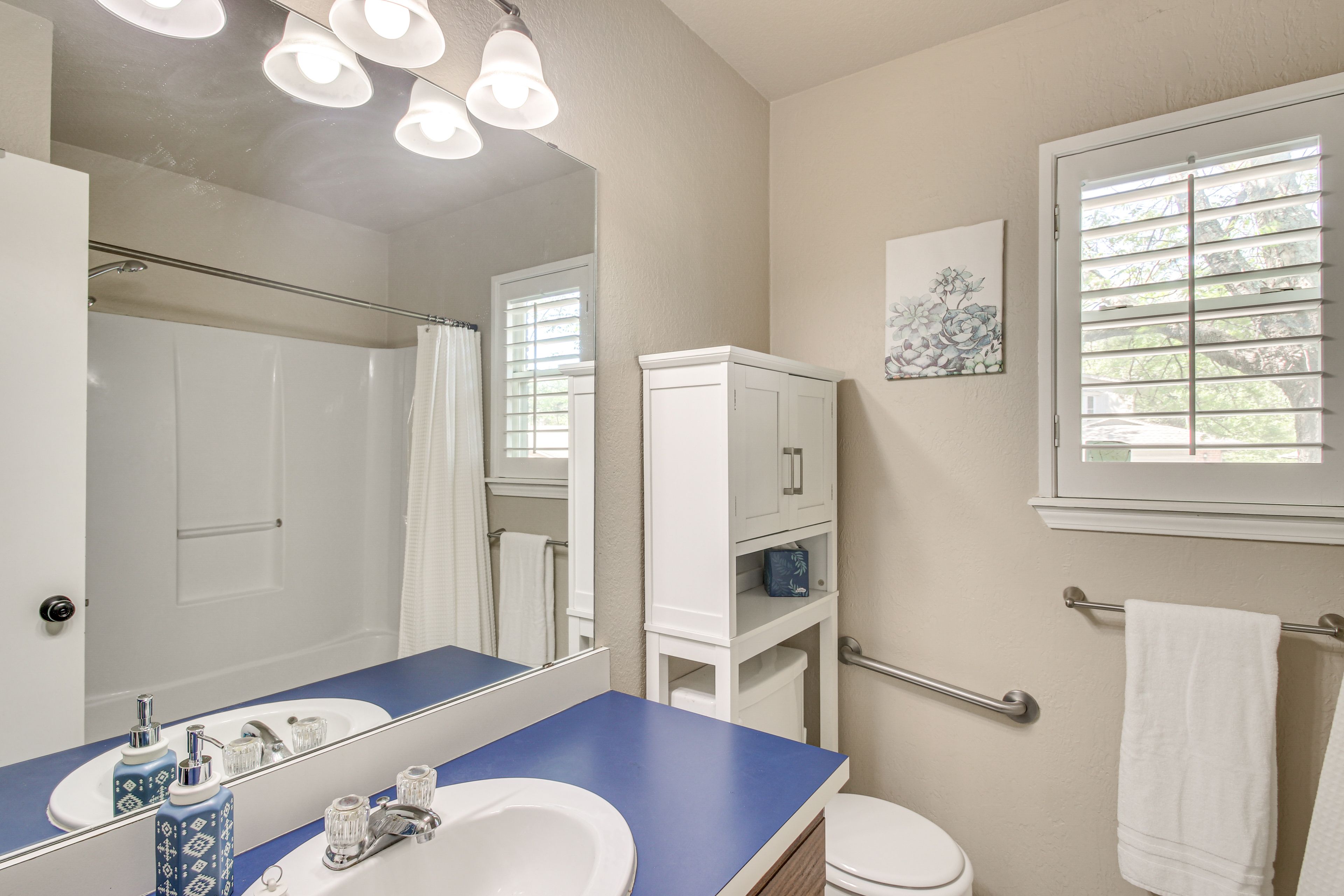 Full Bathroom | Grab Rail