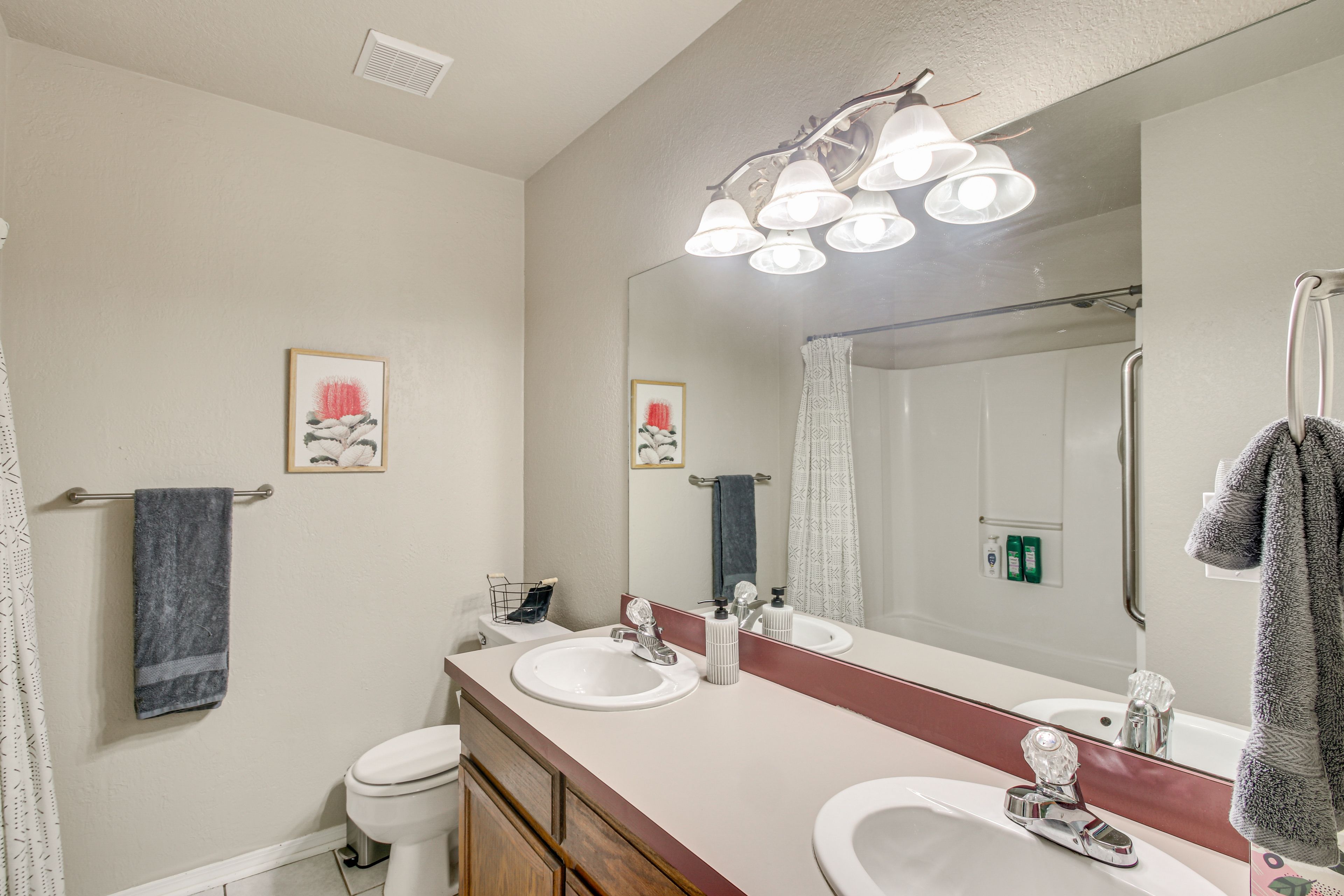 En-Suite Bathroom | Towels Provided