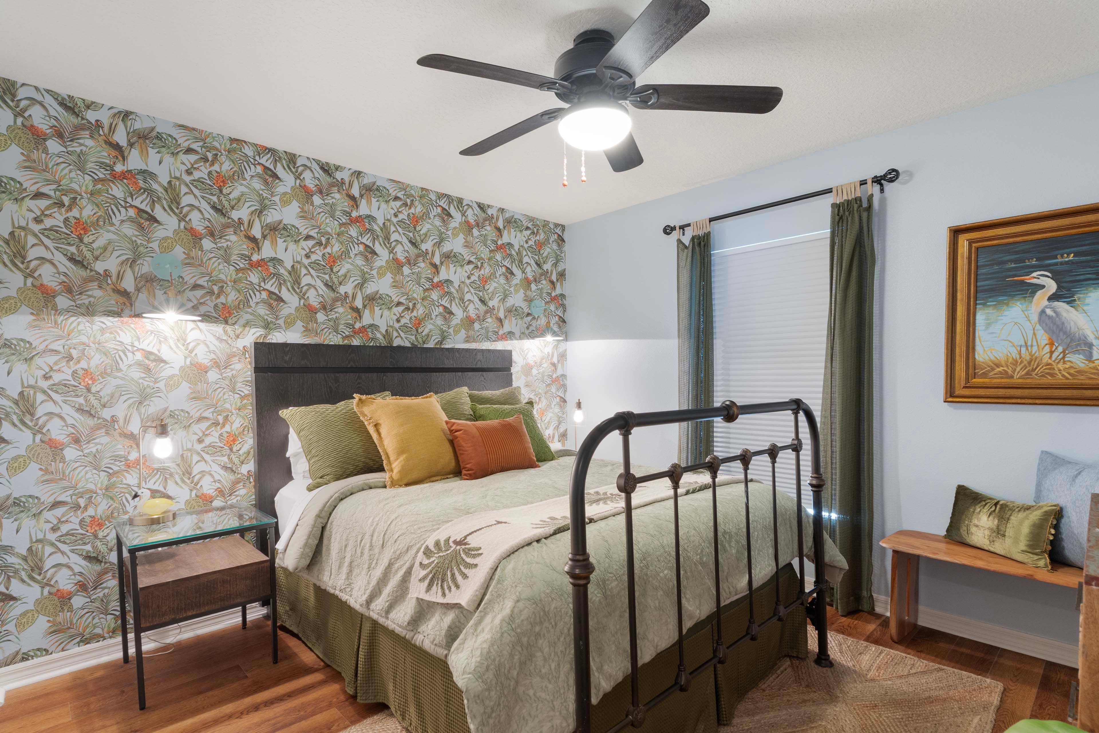 Bedroom 2 | Queen Bed | Smart TV