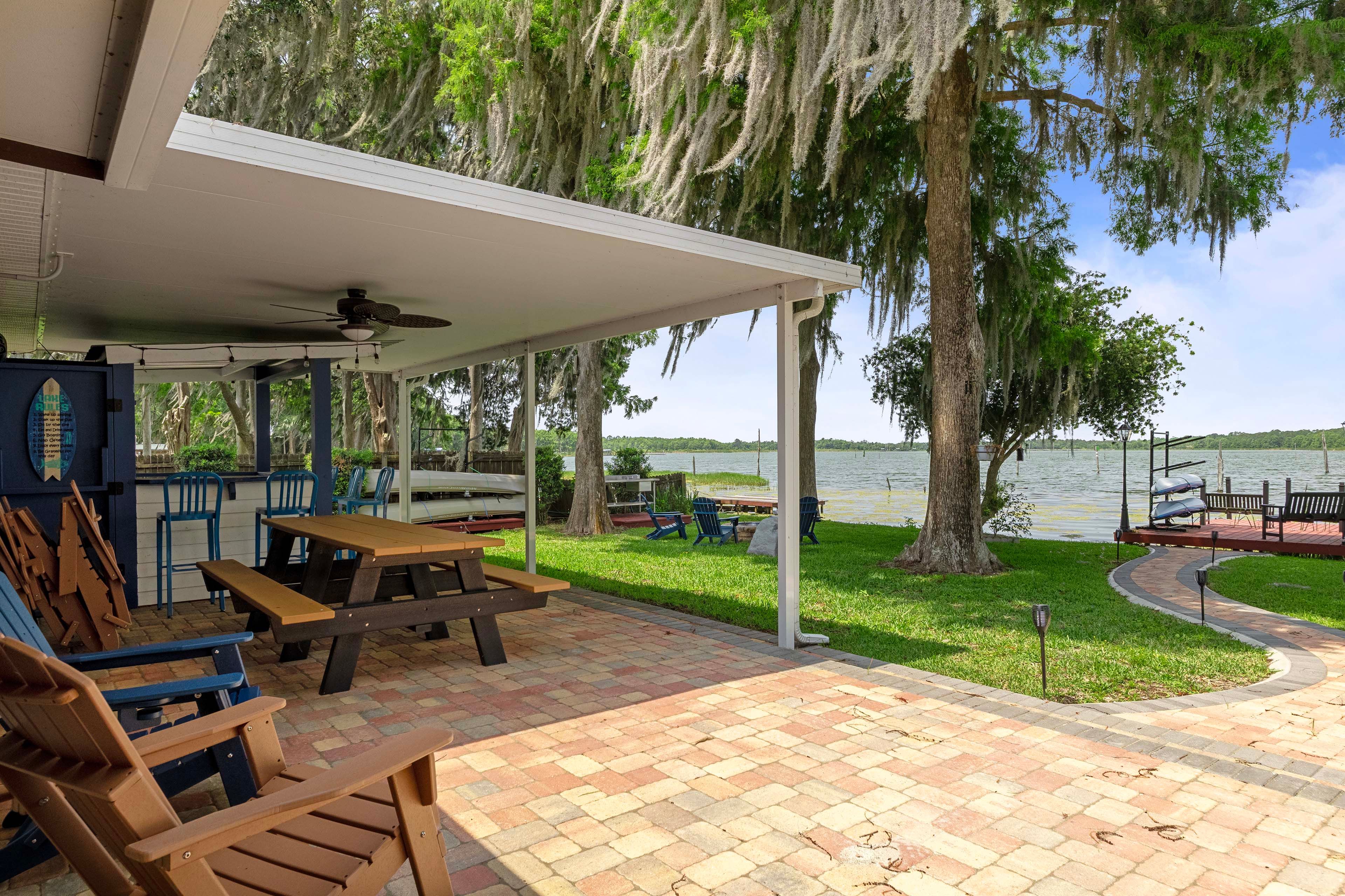 Crystal River Vacation Rental | 2BR | 2BA | 1,157 Sq Ft | 3 Steps Required
