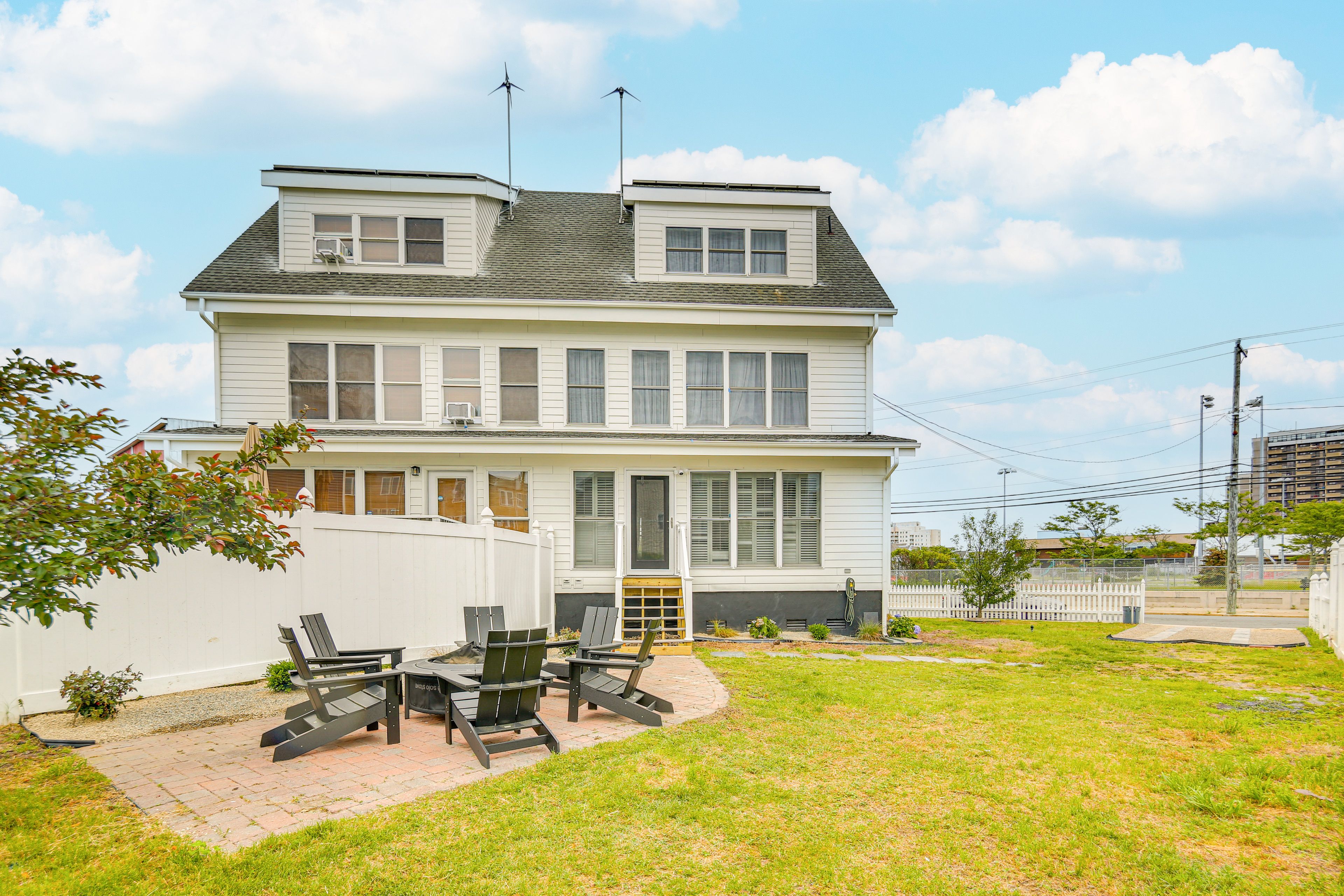 Private Yard w/ Fire Pit | Self Check-In | 2 Mi to Borgata Hotel Casino & Spa
