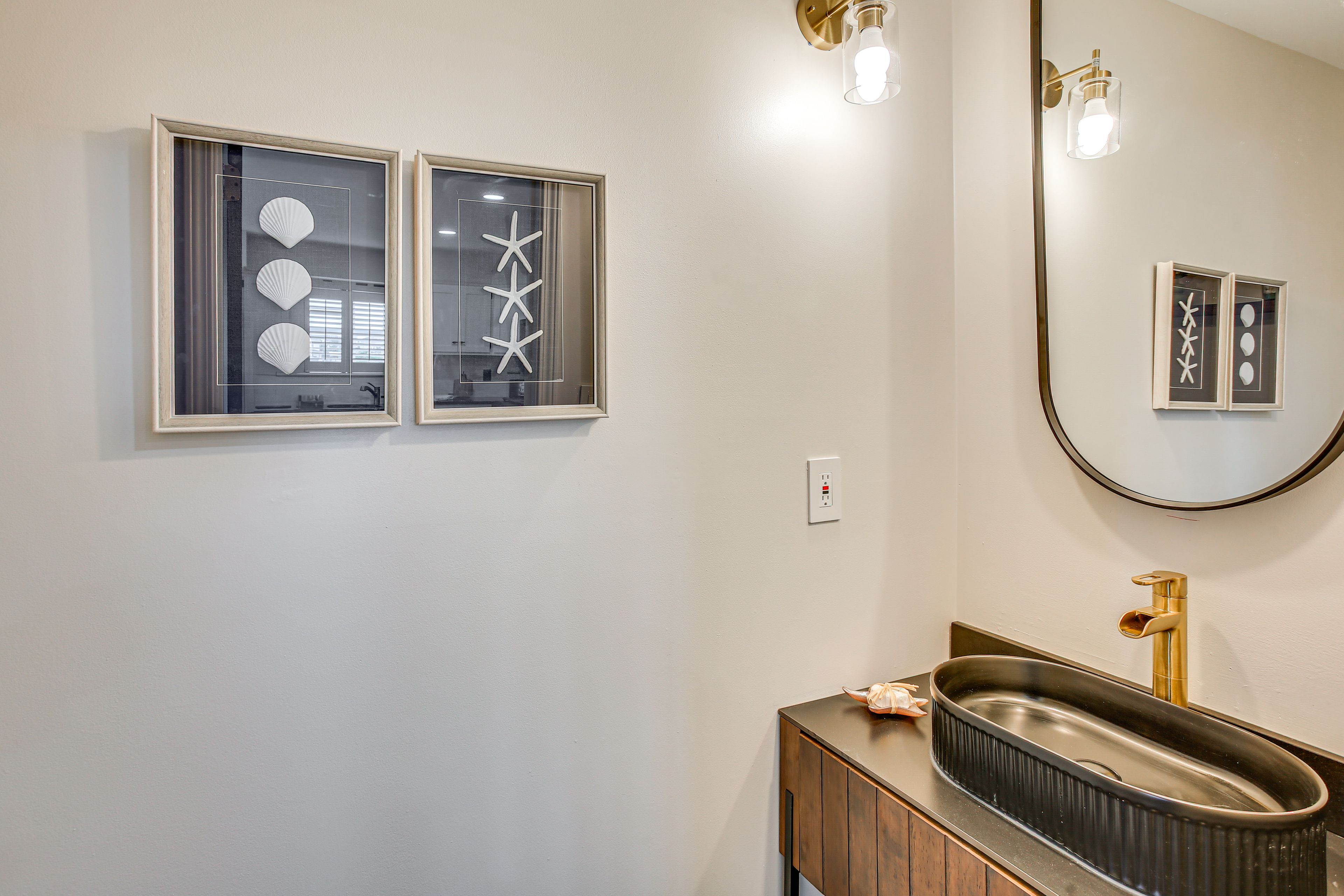 Half Bathroom | 1st Floor