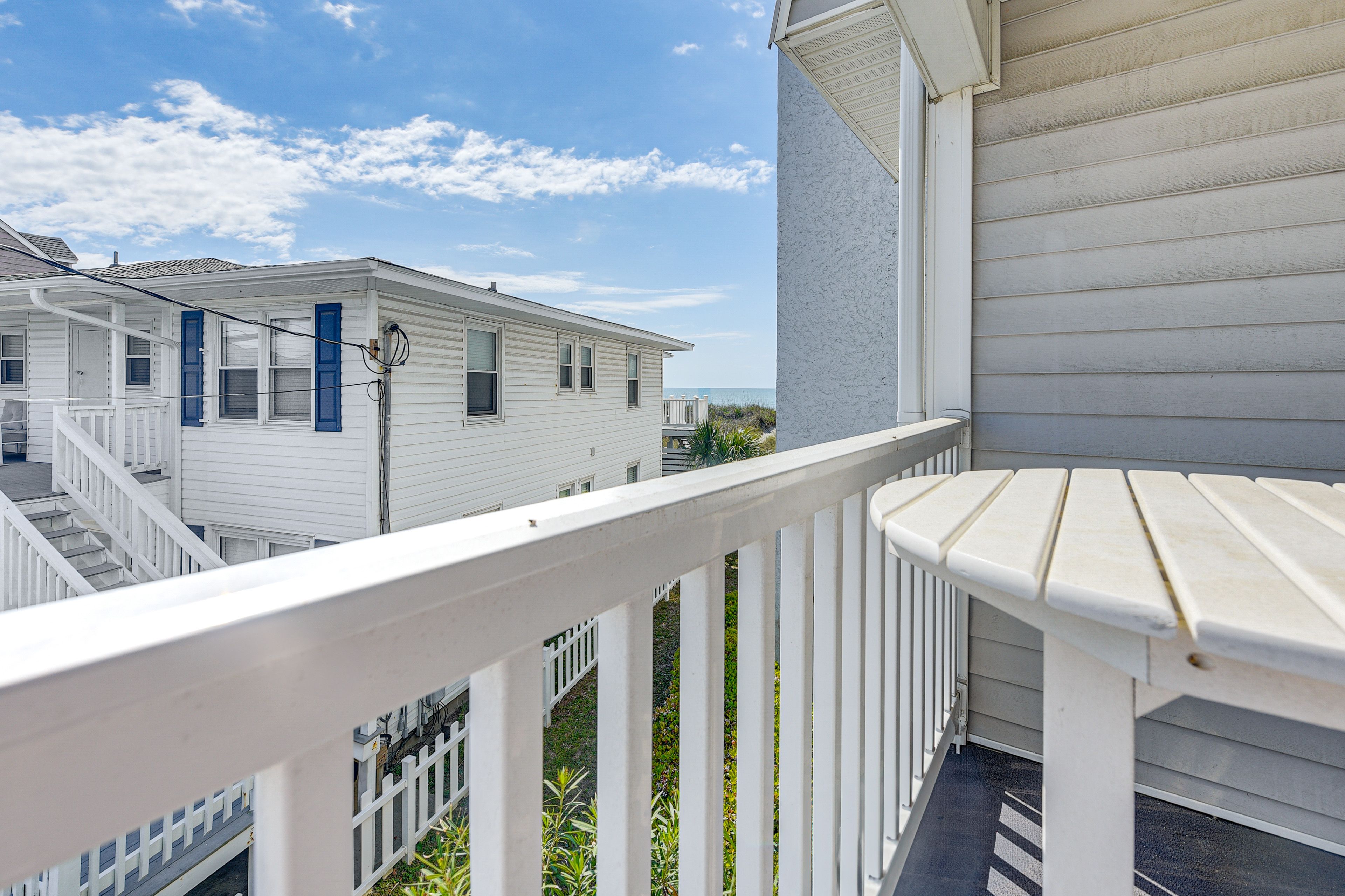 Exterior | Single-Story Condo | 2nd-Floor Unit