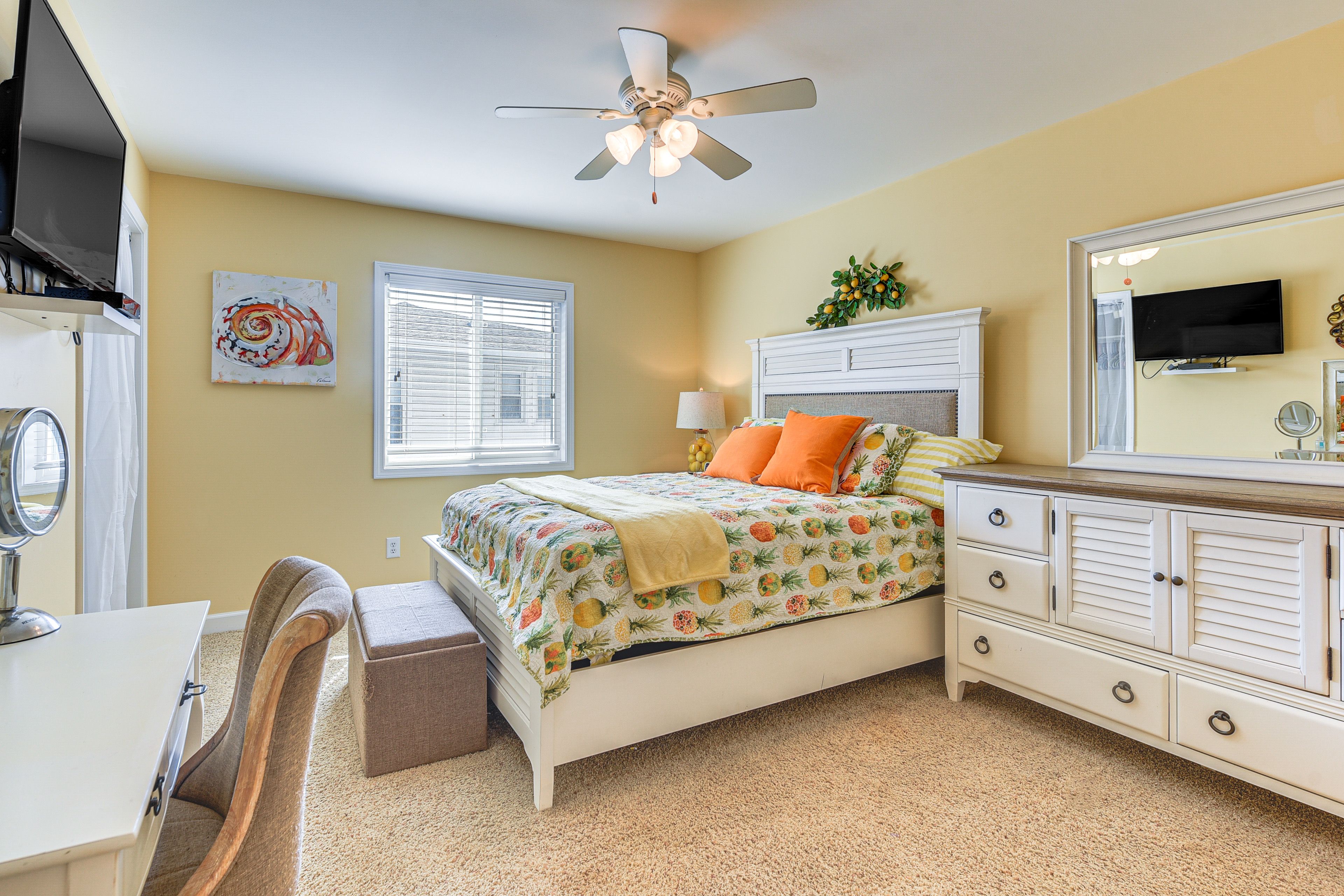 Bedroom 1 | King Bed | Linens Provided | En-Suite Bathroom