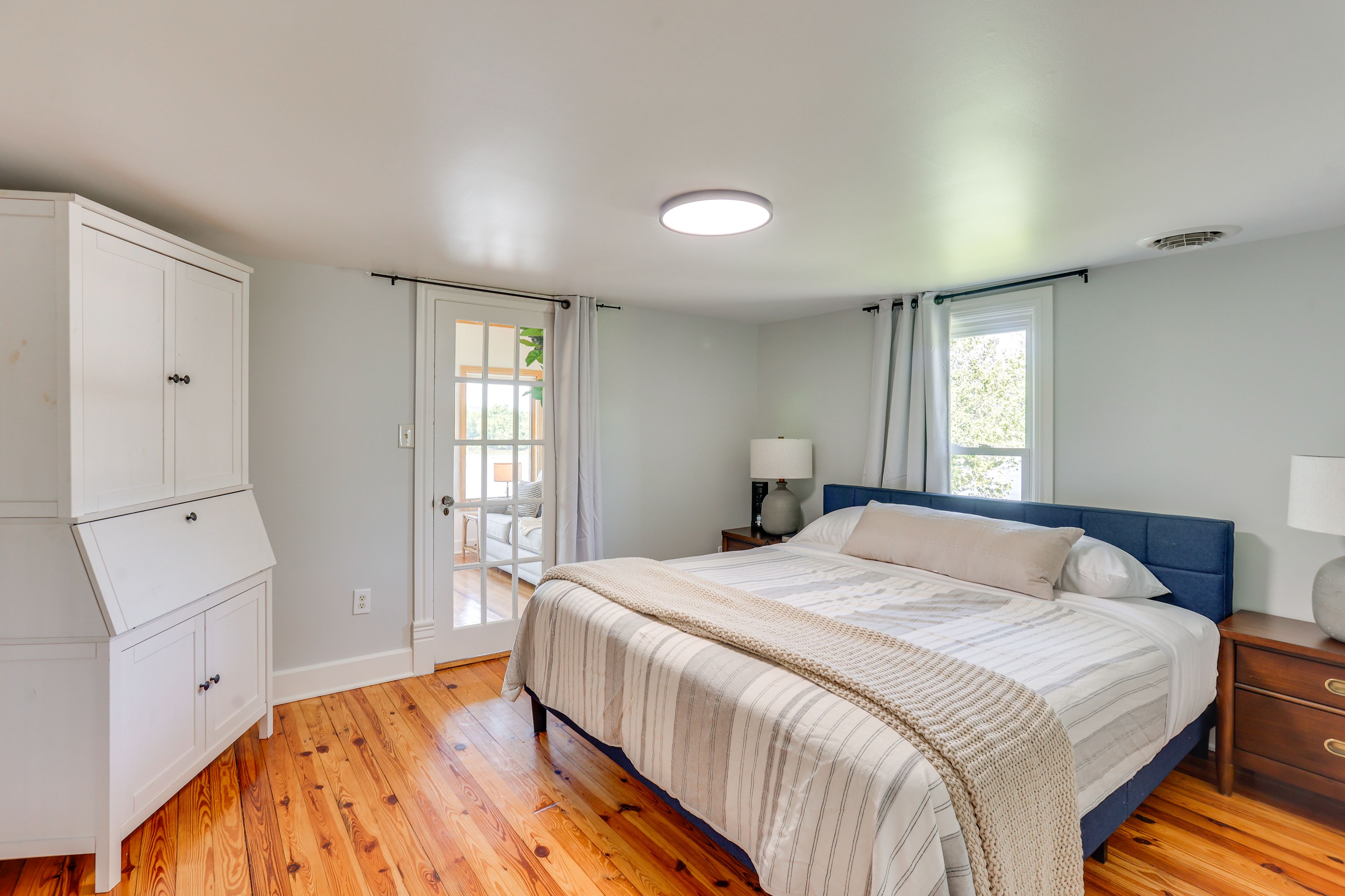 Bedroom 1 | King Bed | 2nd Floor | Linens Provided