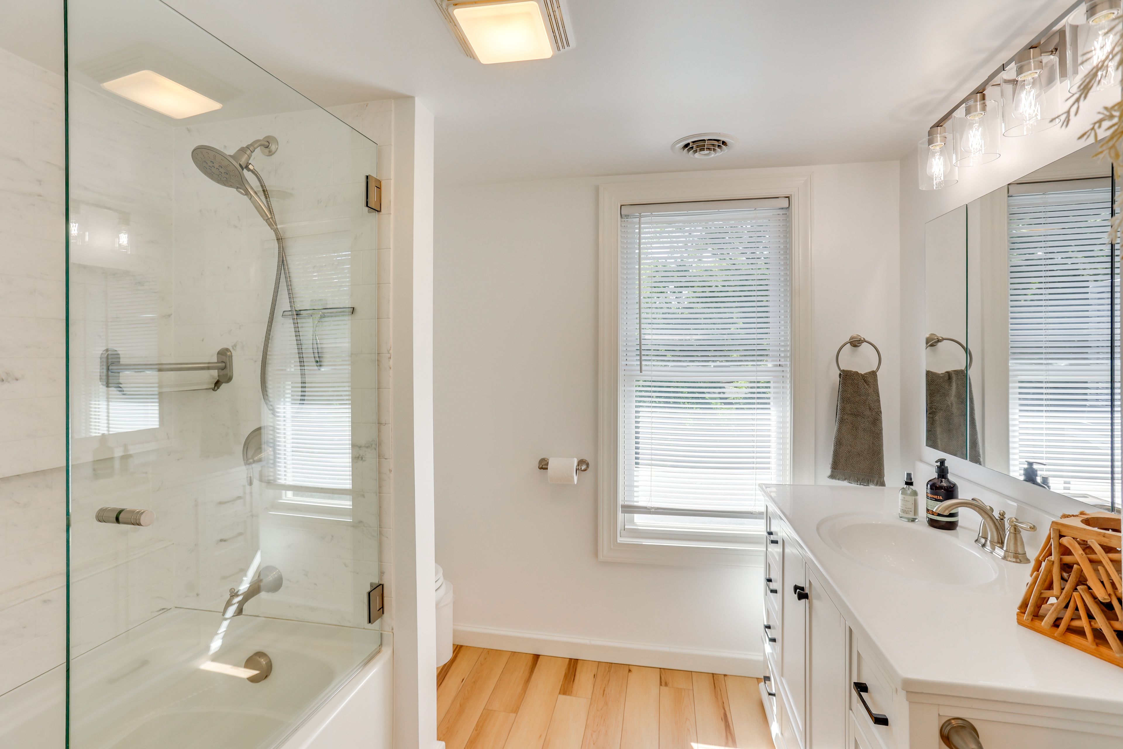 Full Bathroom | 2nd Floor