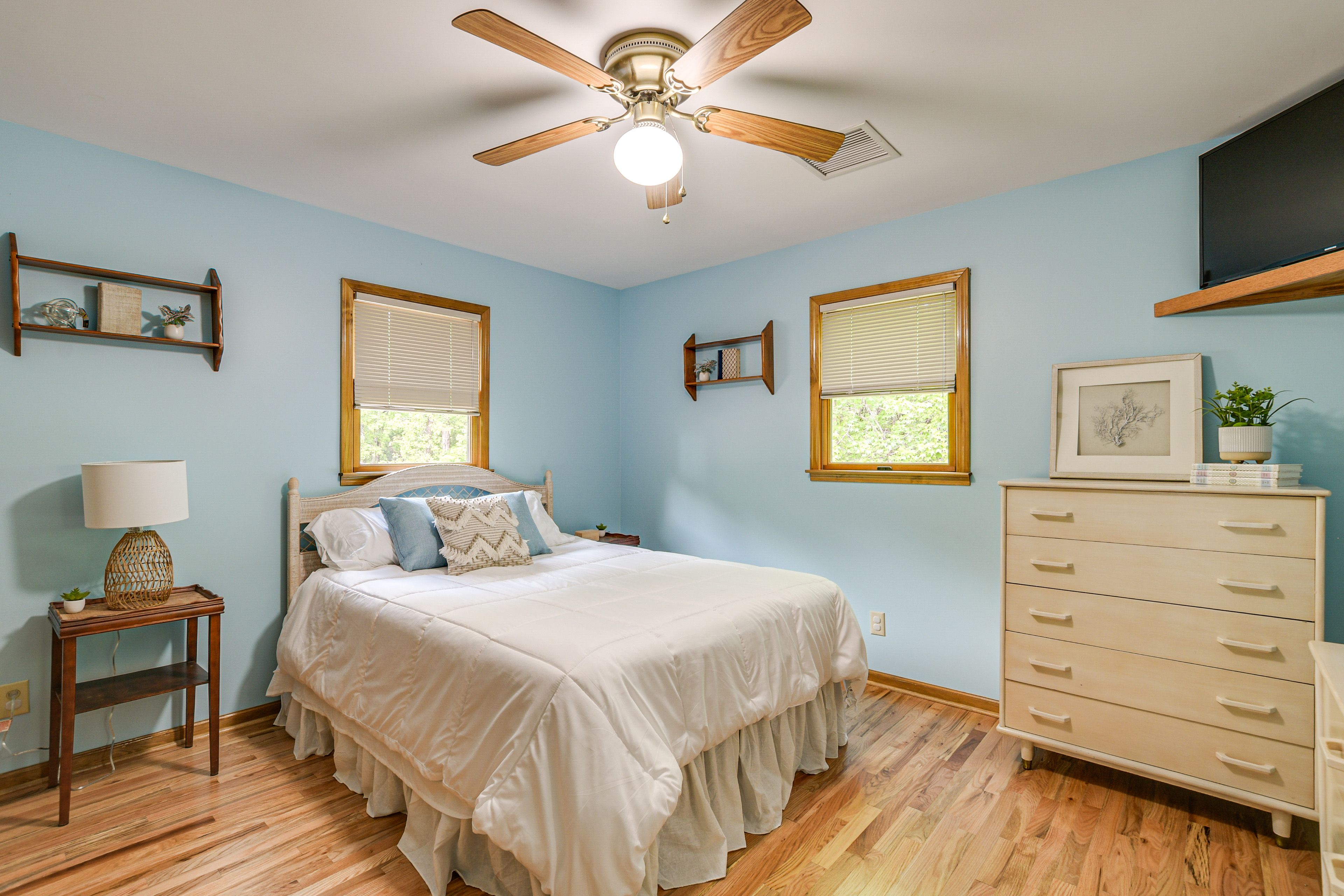 Bedroom 2 | Queen Bed | 2nd Floor | Hangers