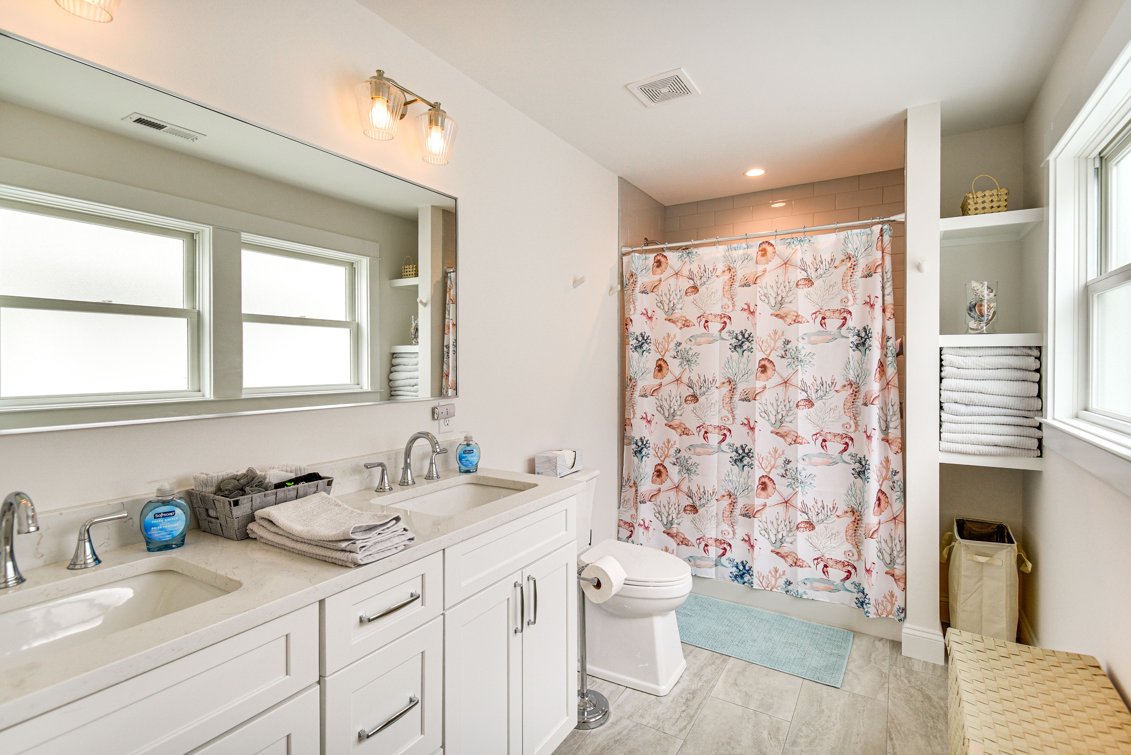 Full Bathroom | 2nd Floor | Towels Provided