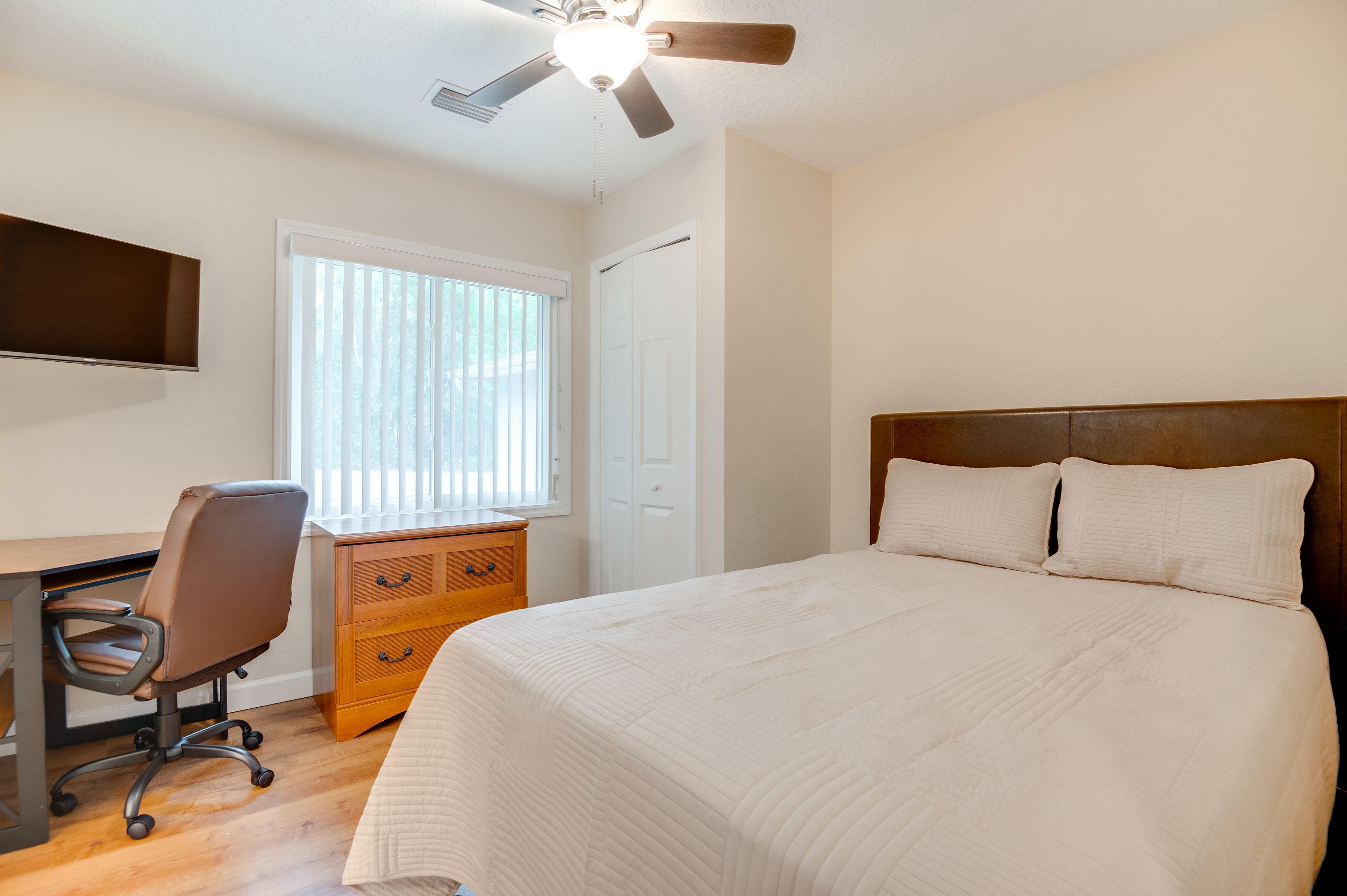 Bedroom 2 | Queen Bed
