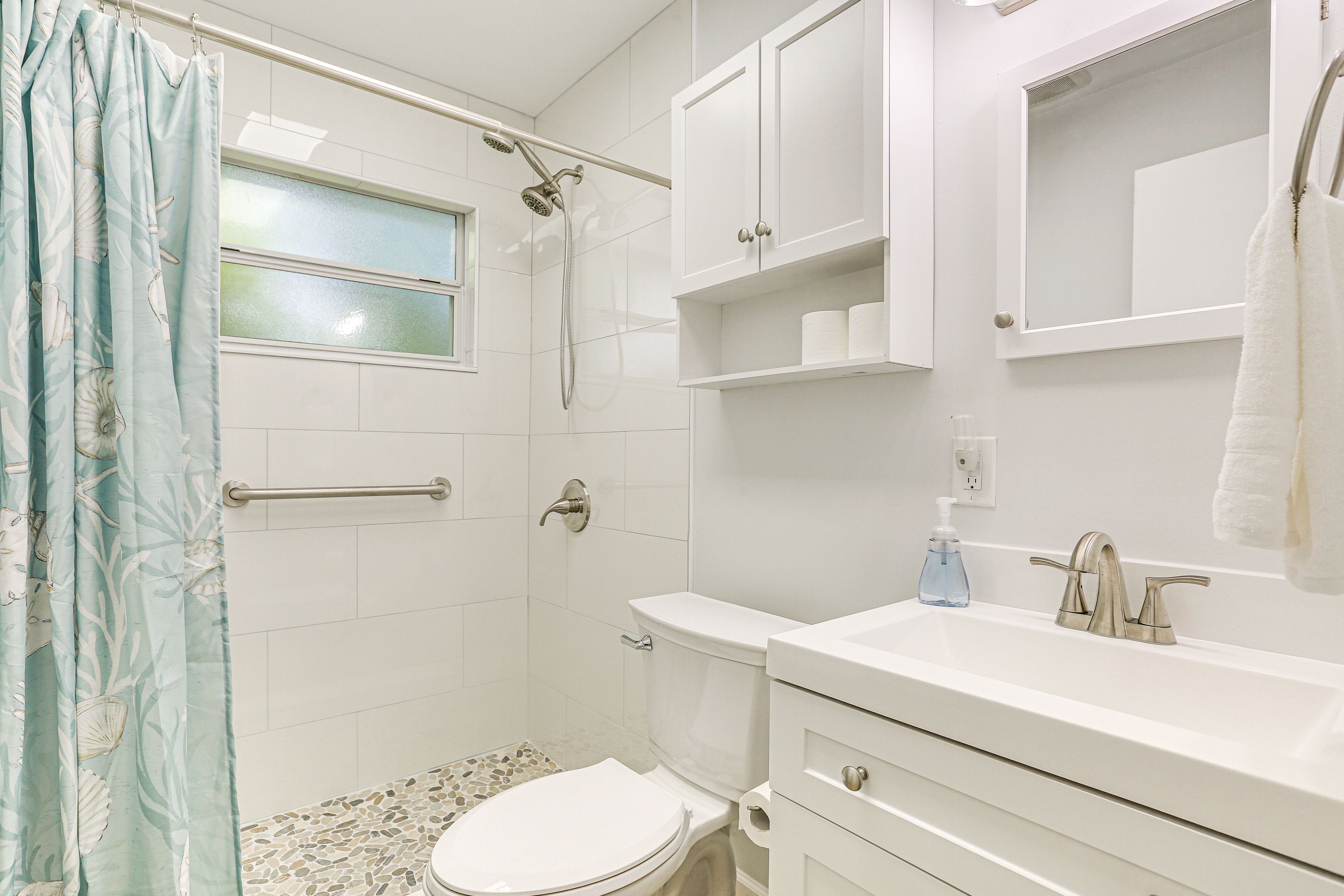 Full Bathroom | Complimentary Toiletries | Hair Dryer
