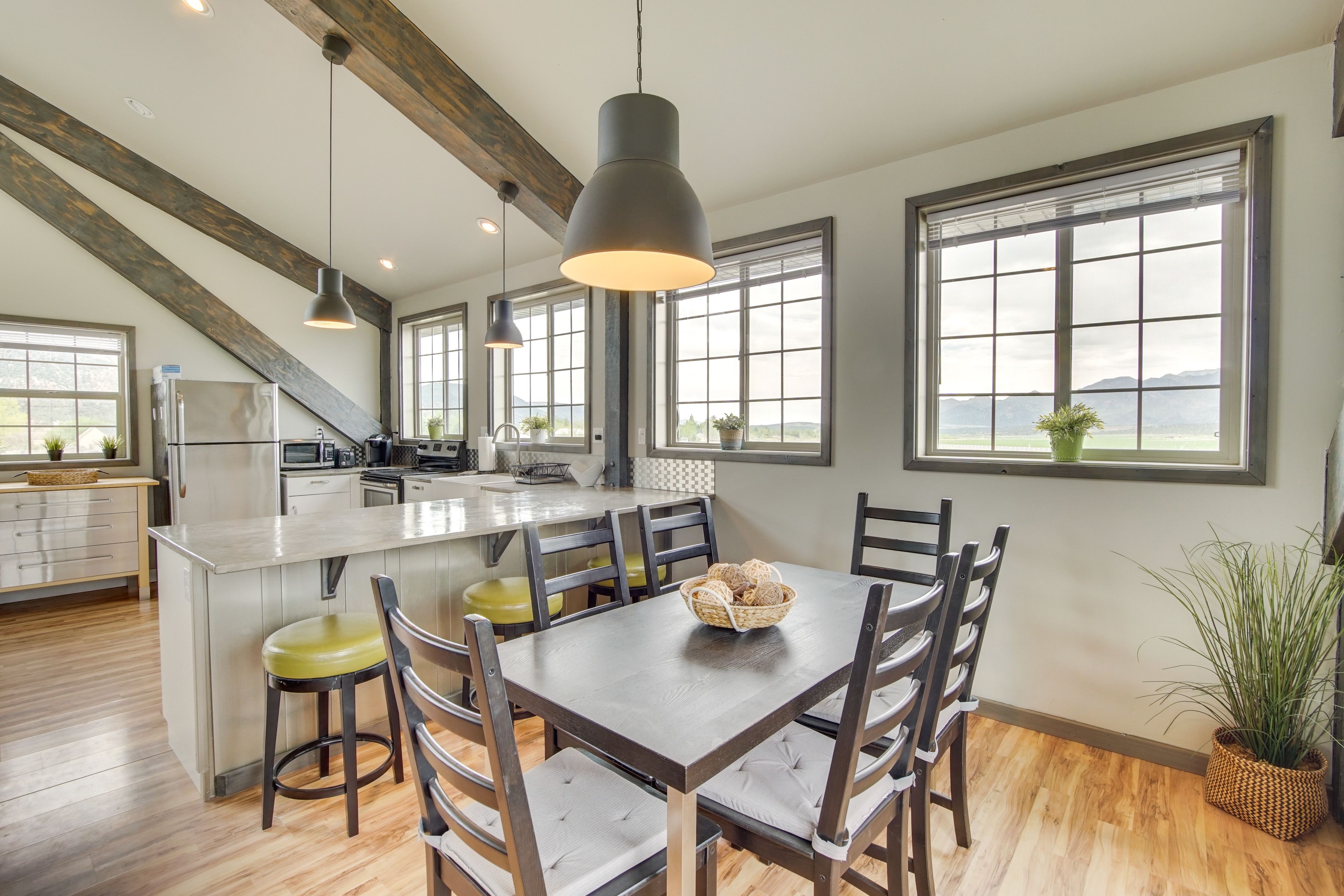 Dining Table | Breakfast Bar | Dishware/Flatware