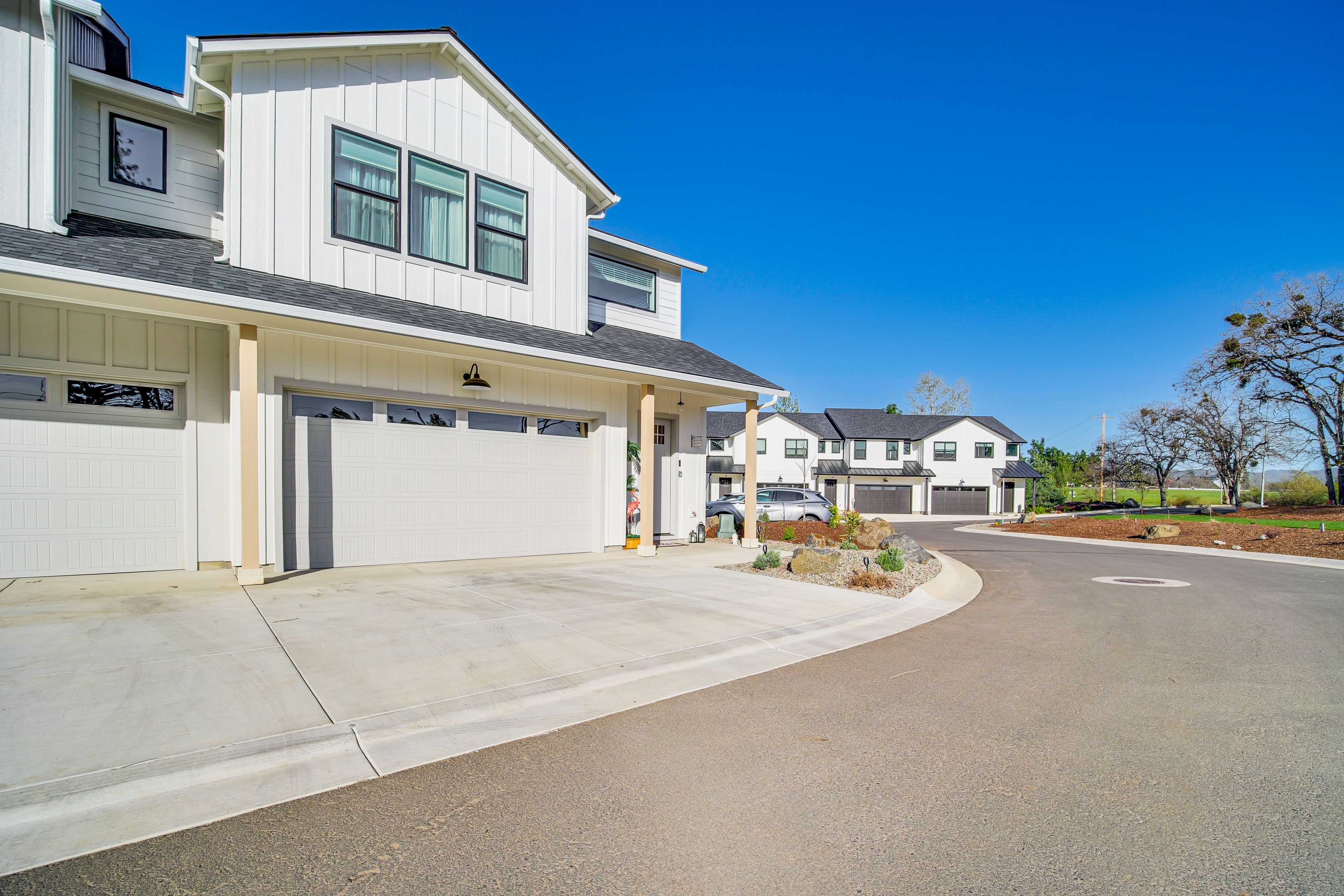 Parking | Garage (2 Vehicles) | Driveway (2 Vehicles)