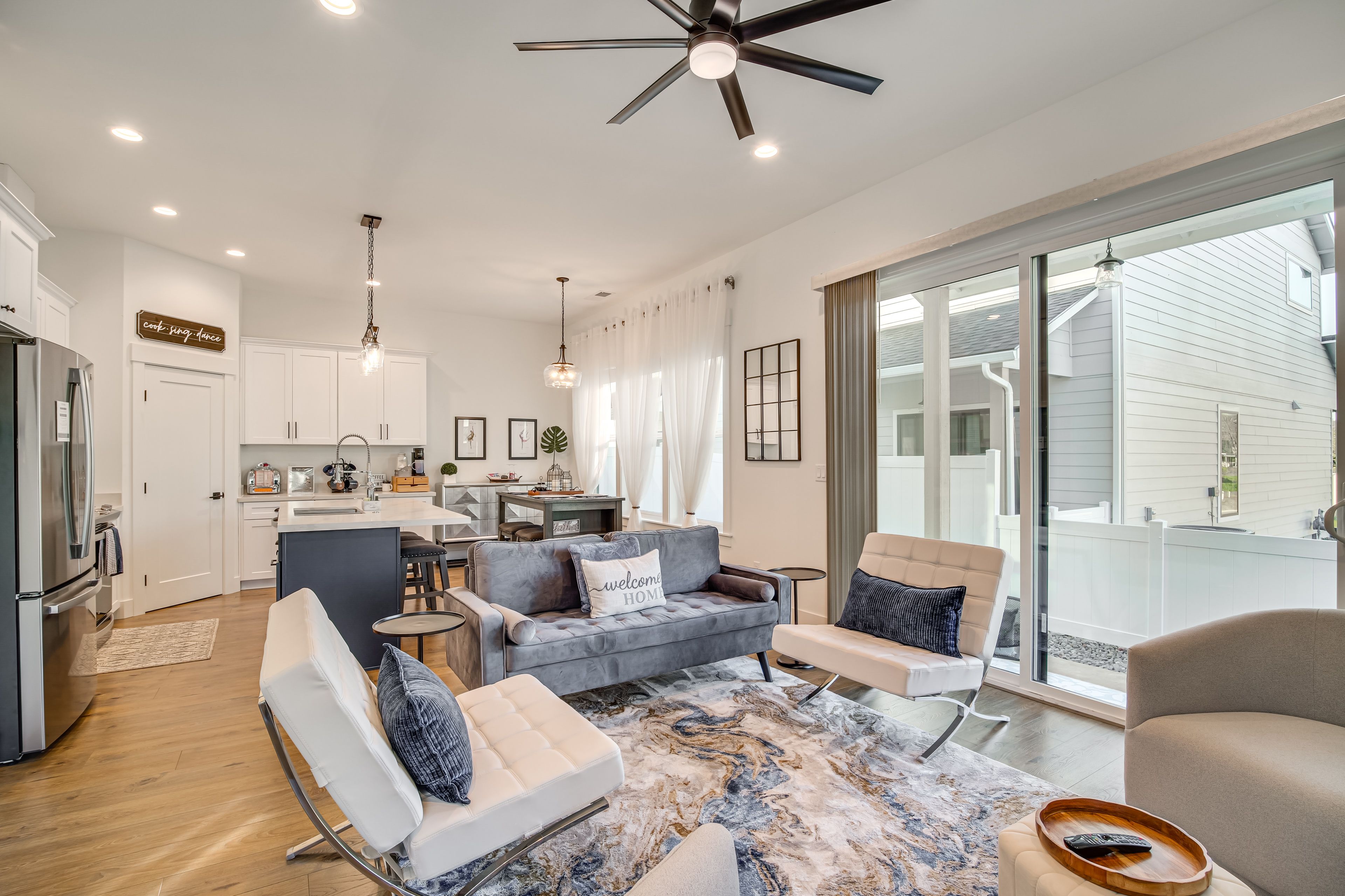 Eagle Point Vacation Rental | 3BR | 2.5BA | 1,600 Sq Ft | Stairs Required