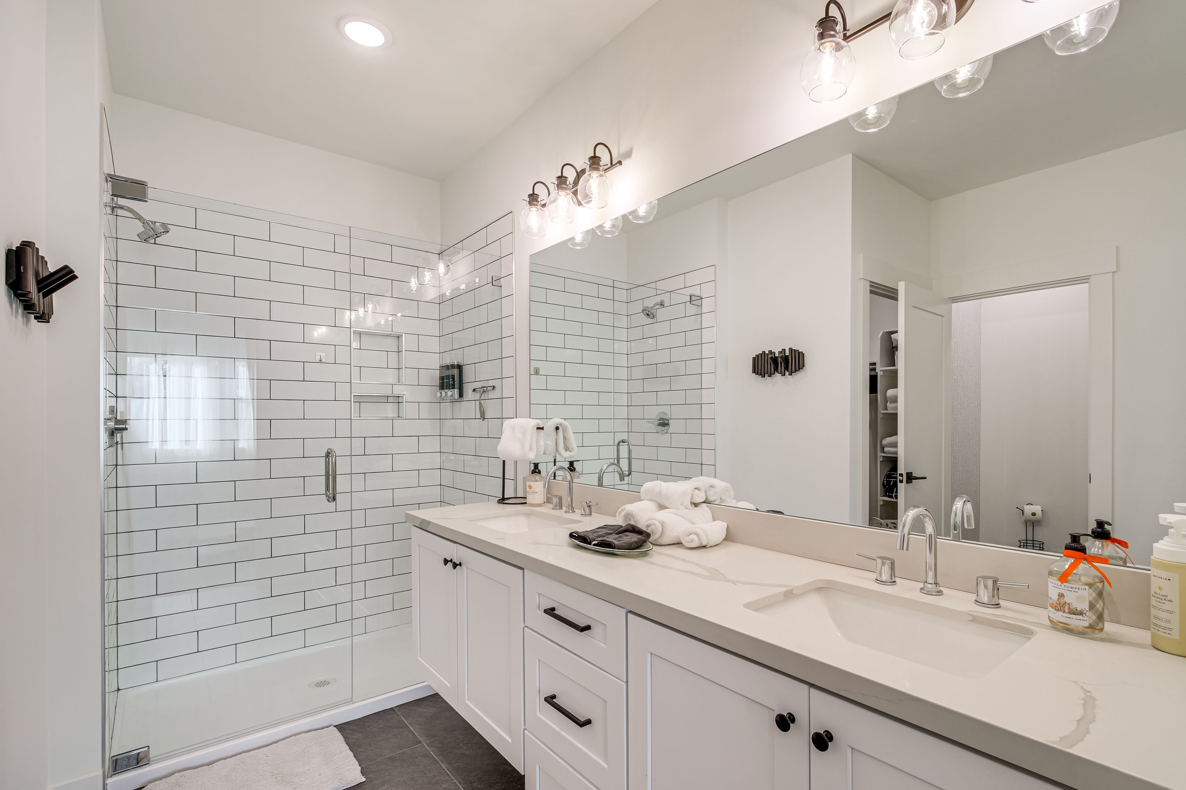 En-Suite Bathroom | Towels Provided | 2nd Floor