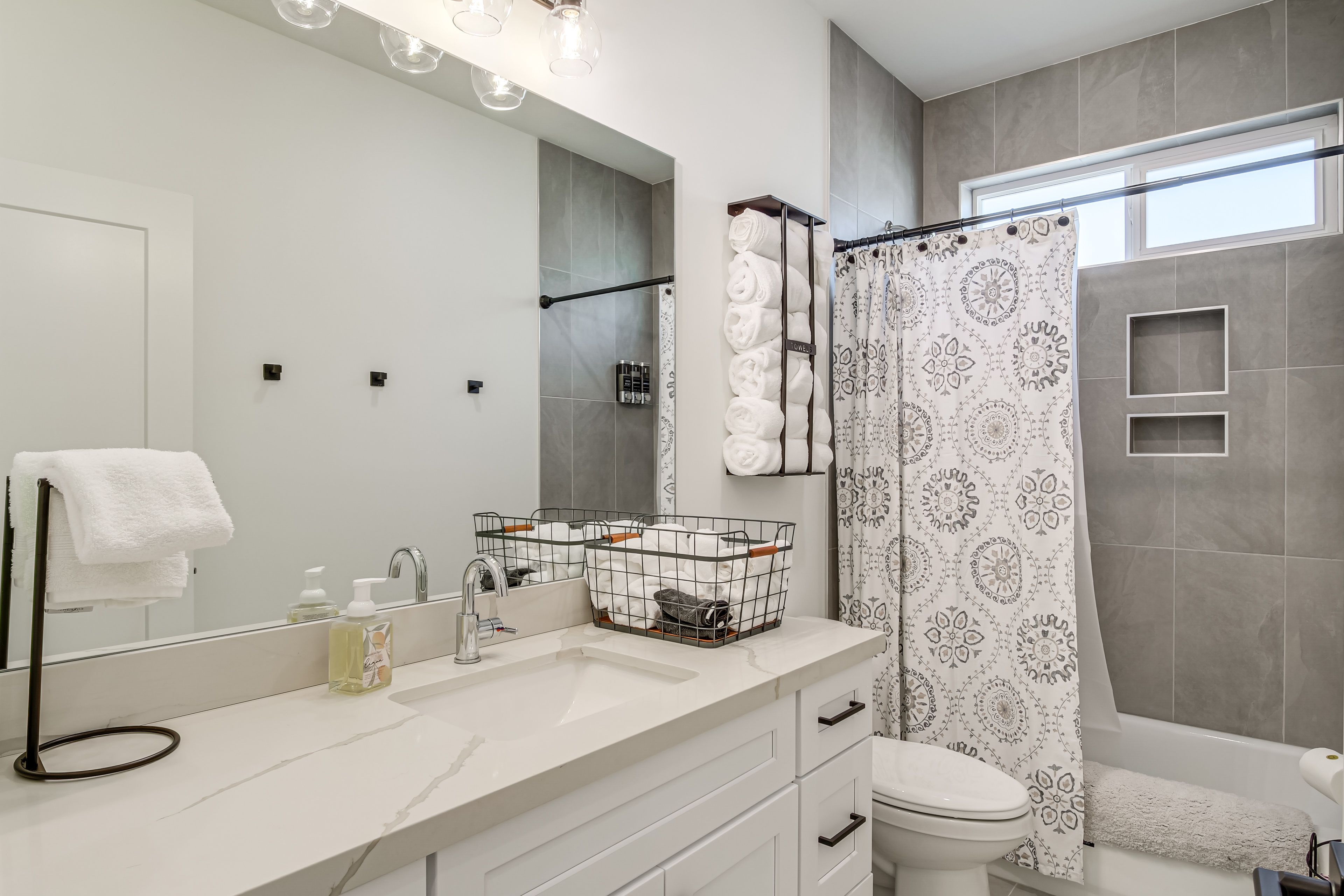 Bathroom | 2nd Floor
