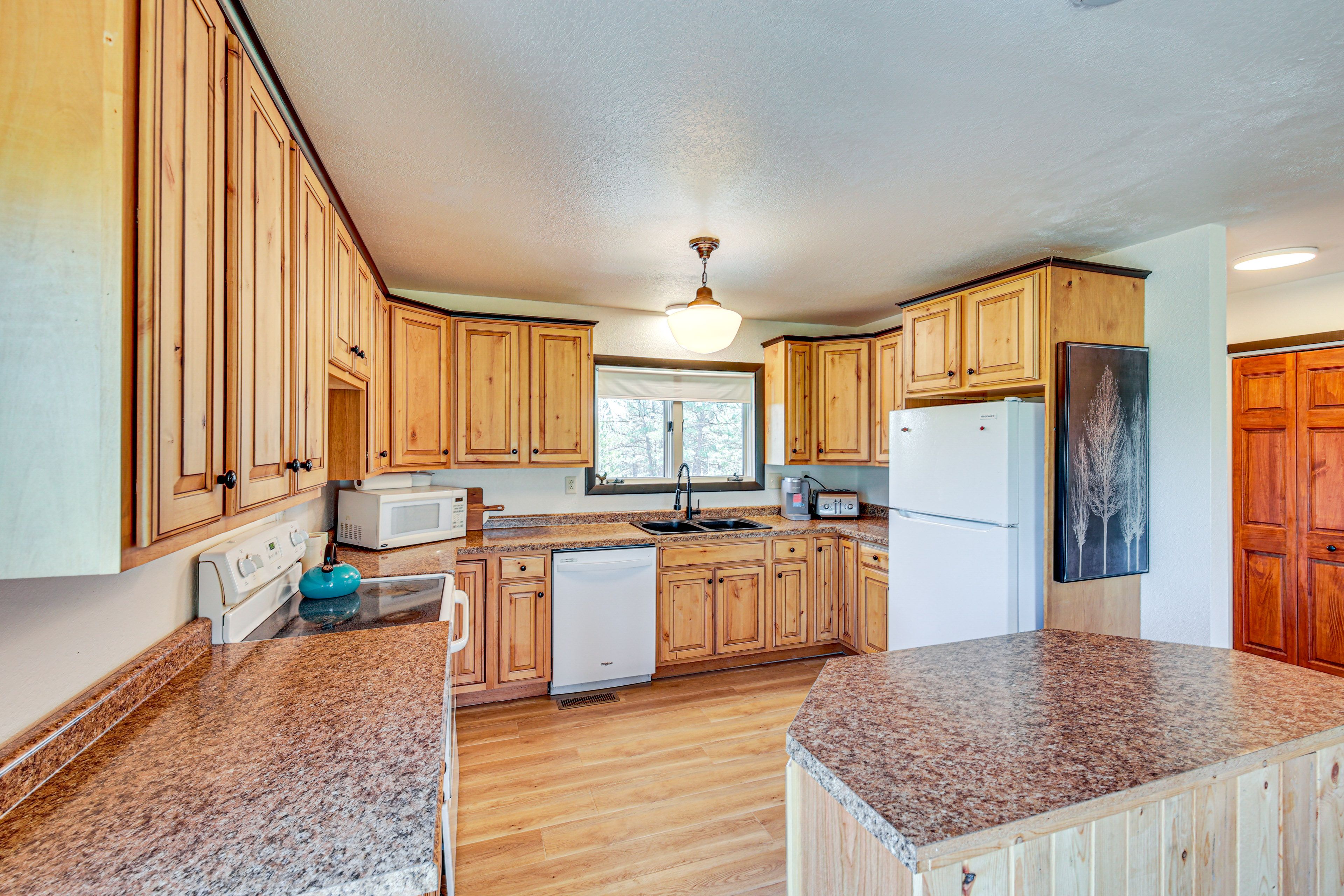 Kitchen | Main Floor | Keurig & French Press Coffee Makers | Dishwasher