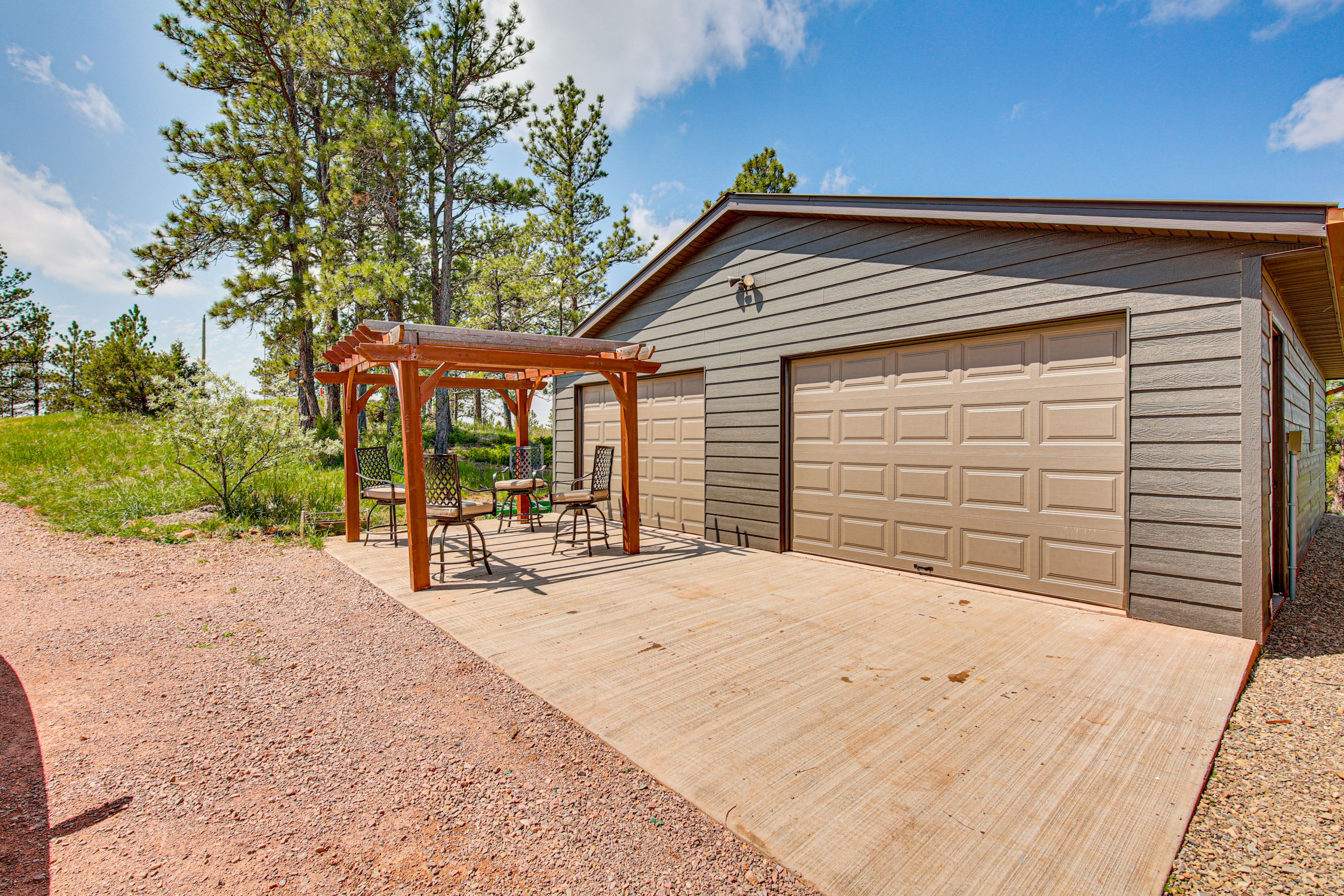 Pergola w/ Seating | Garage Not Available
