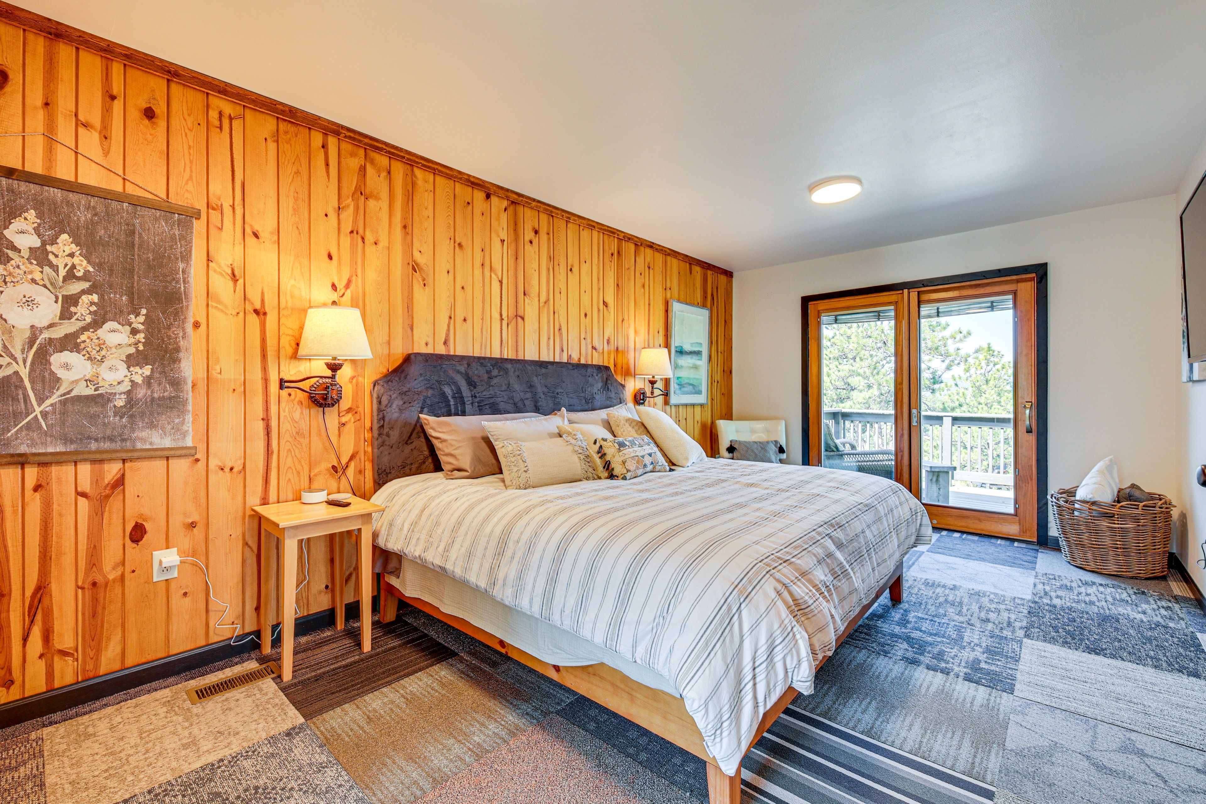 Bedroom 1 | Main Floor | King Bed | Linens Provided | Desk Workspace