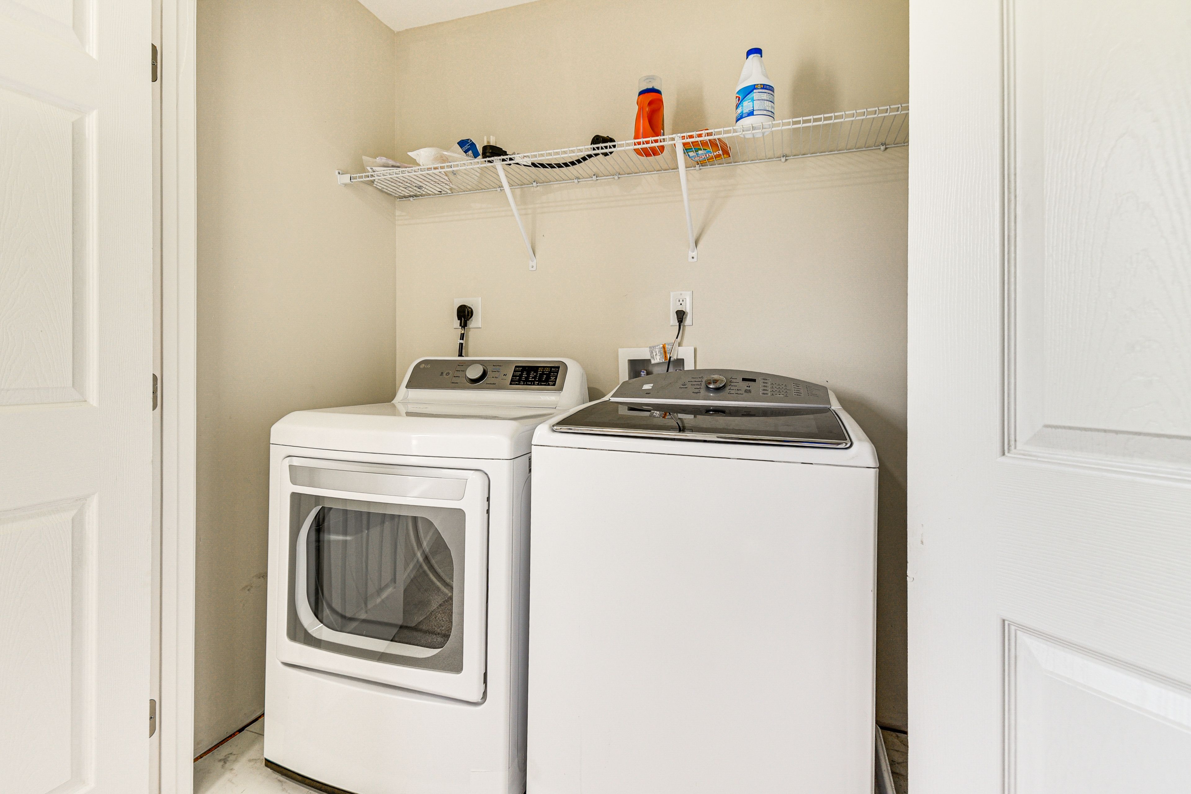 Laundry Closet | Washer & Dryer