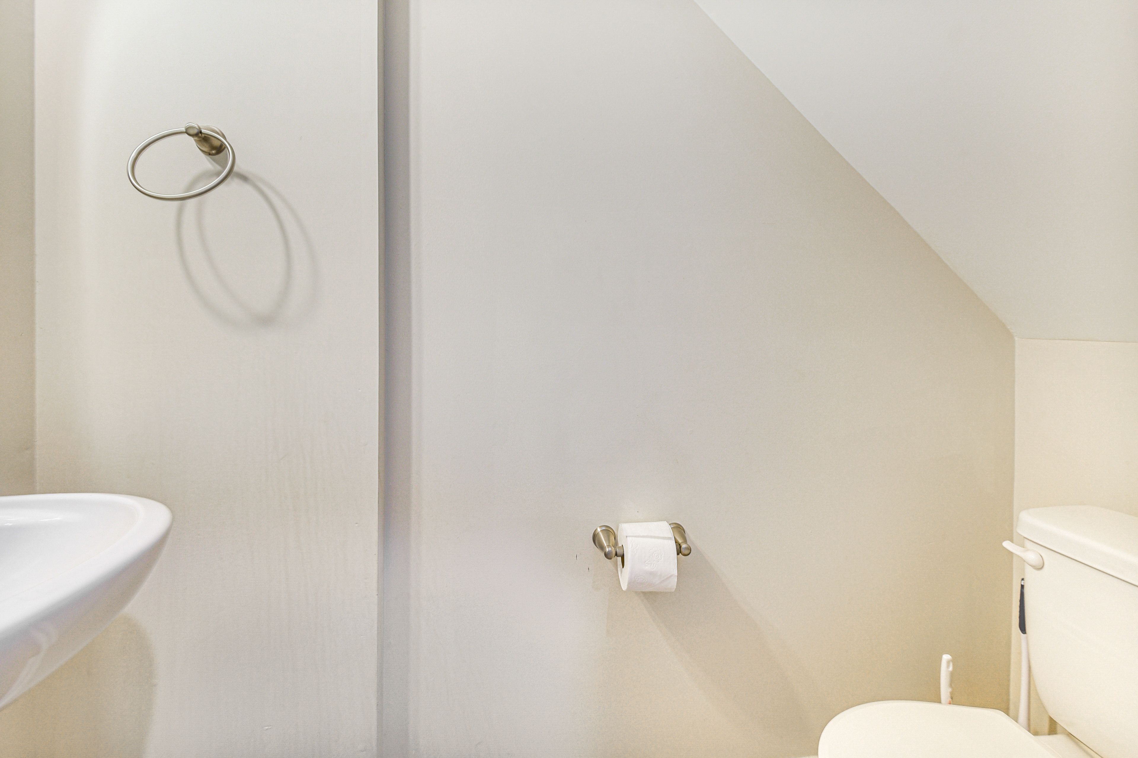 Half Bathroom | 1st Floor