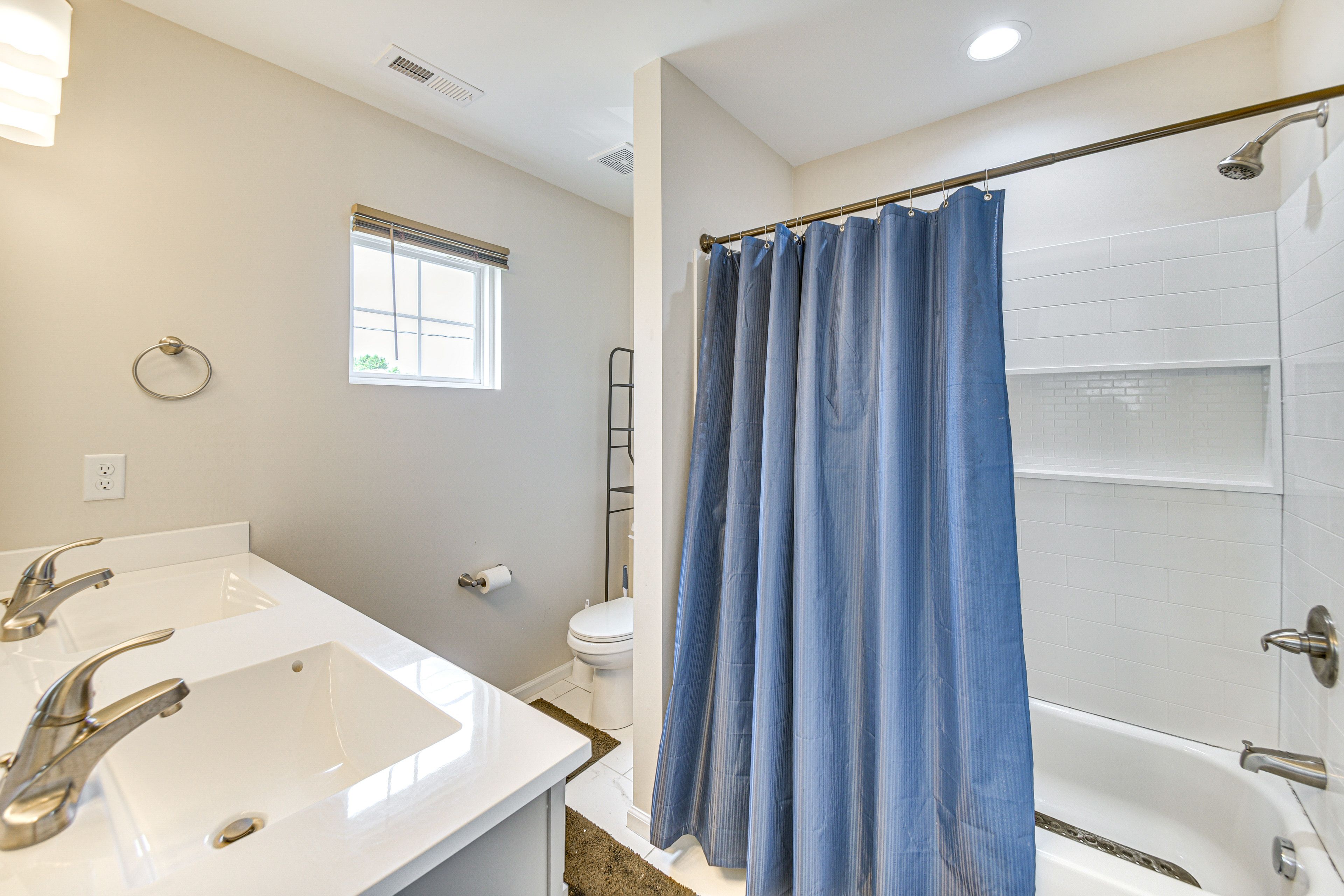 En-Suite Bathroom | 2nd Floor | Towels Provided