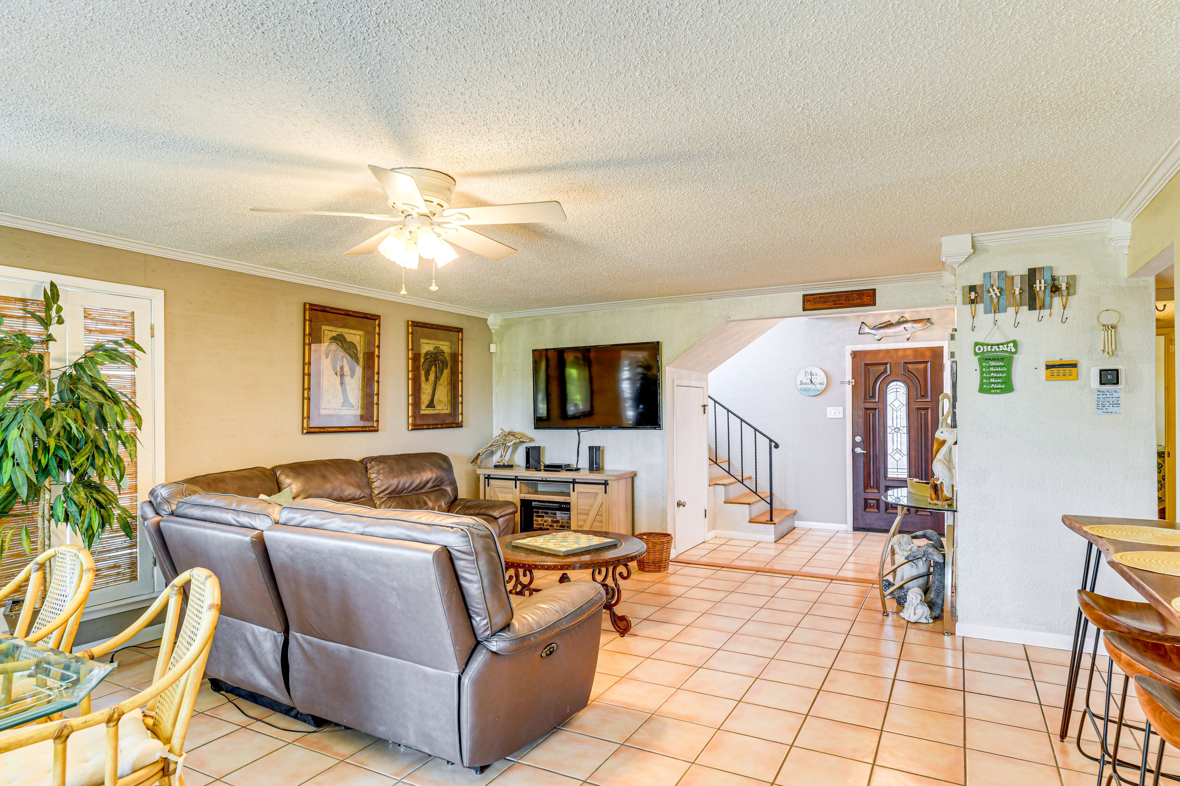 Living Room | TV | Free WiFi | 1st Floor