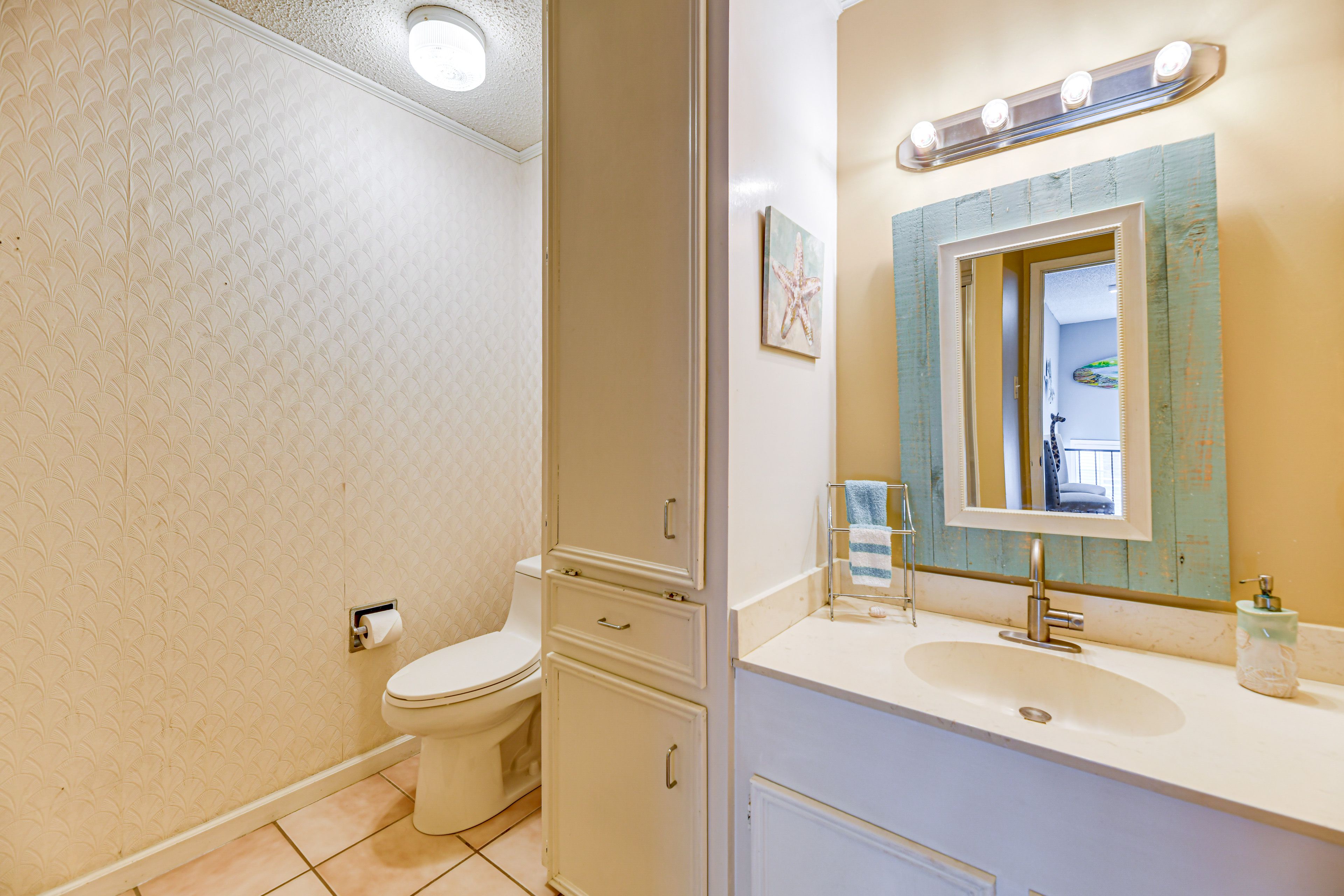 Bathroom | 2nd Floor