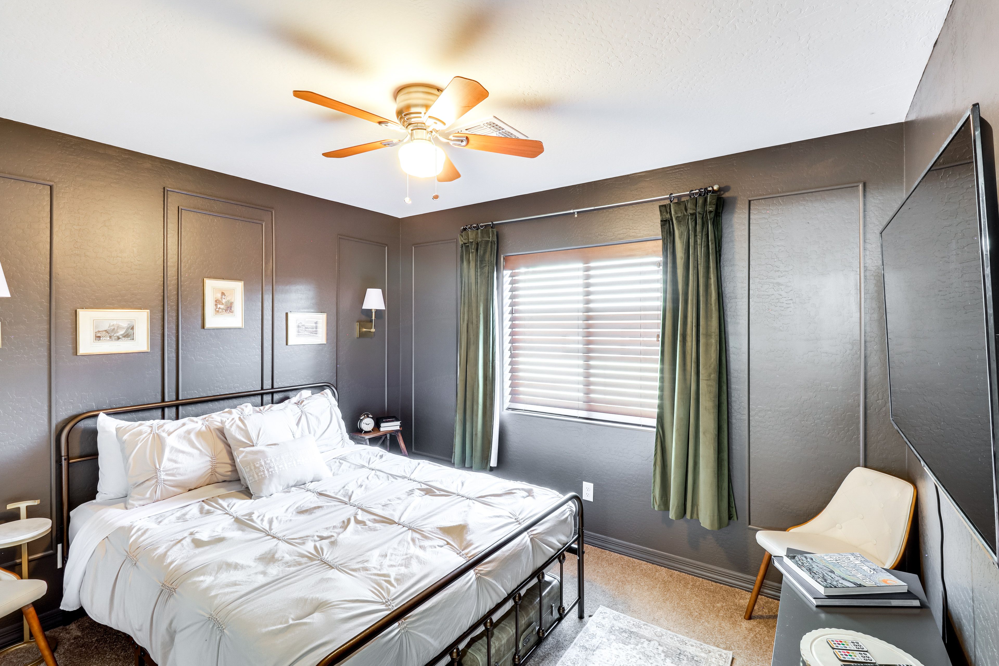 Bedroom 2 | Queen Bed | Smart TV
