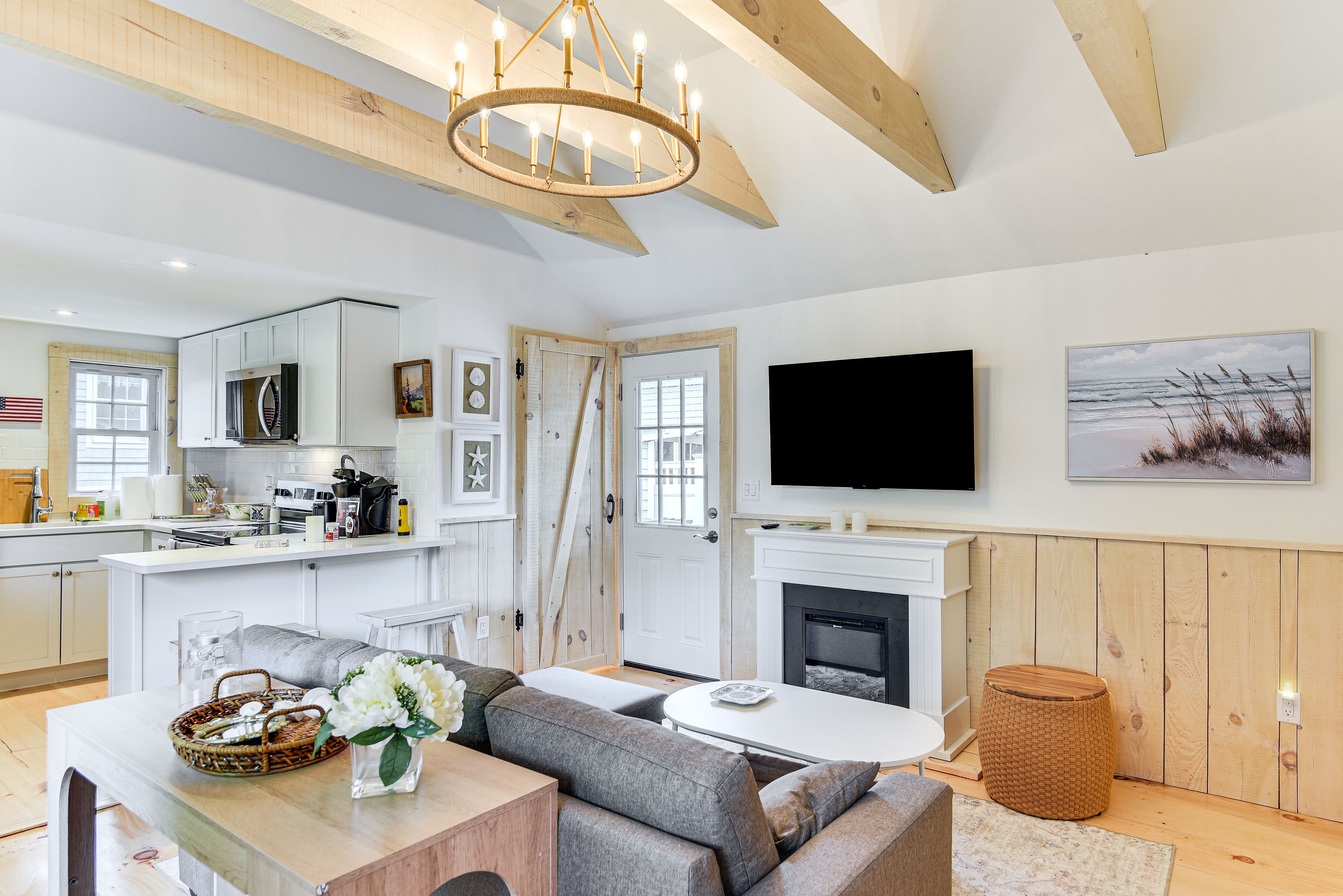 Living Room | Smart TV | Full Sleeper Sofa | Single-Story Home