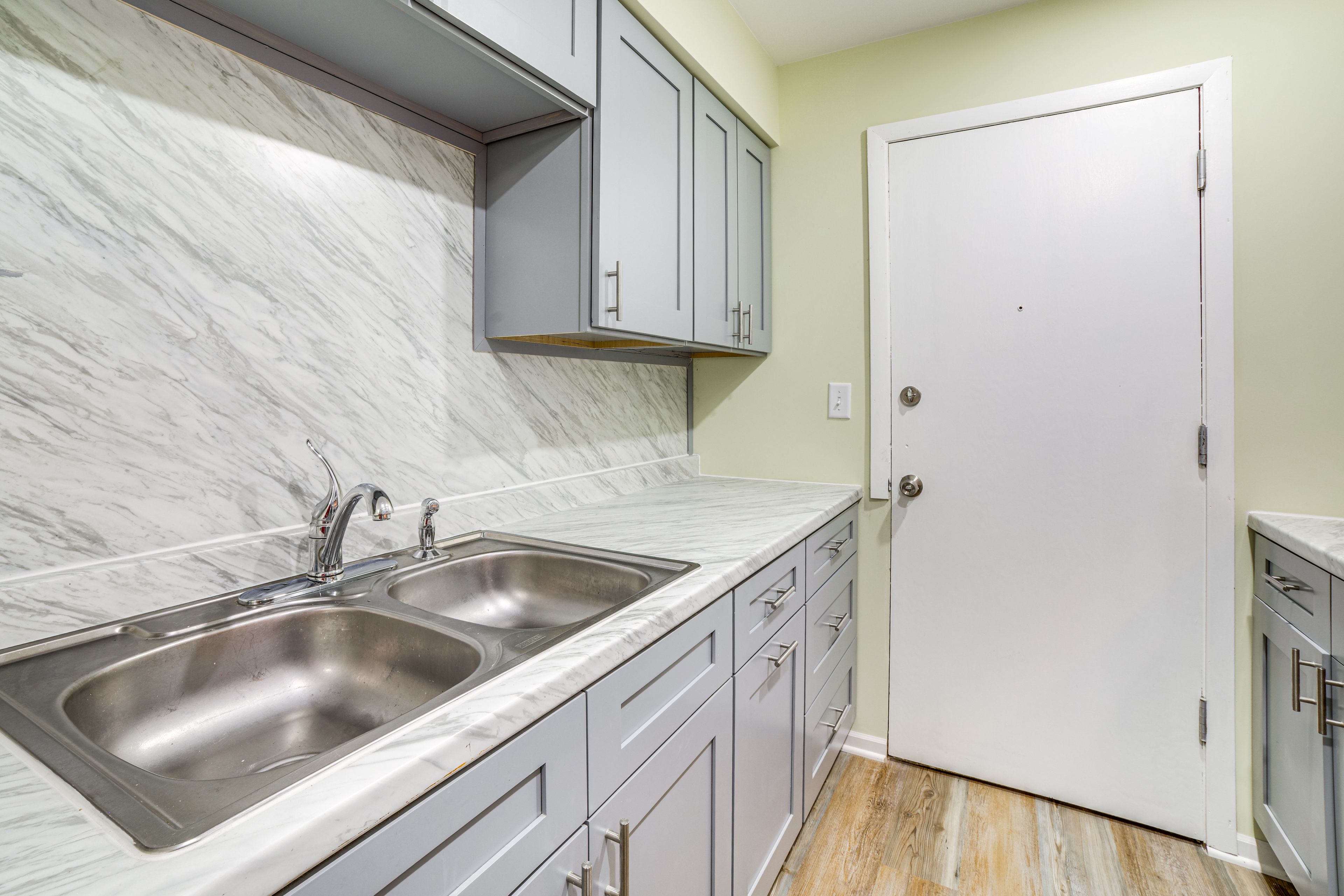 Kitchen | Microwave | Stove/Oven | Dishwasher