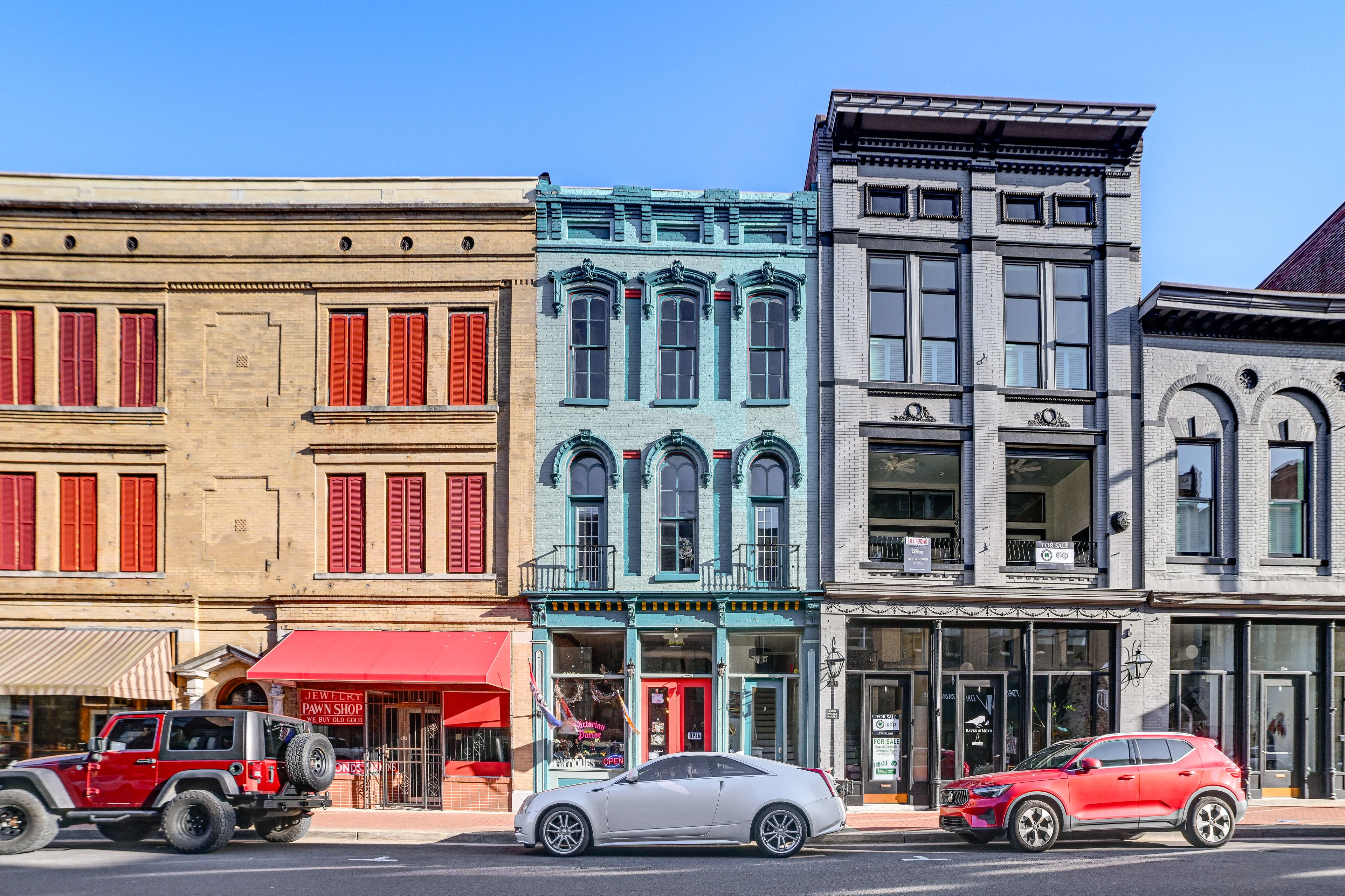 Parking | Free Street (2 Vehicles, First-Come, First-Served)