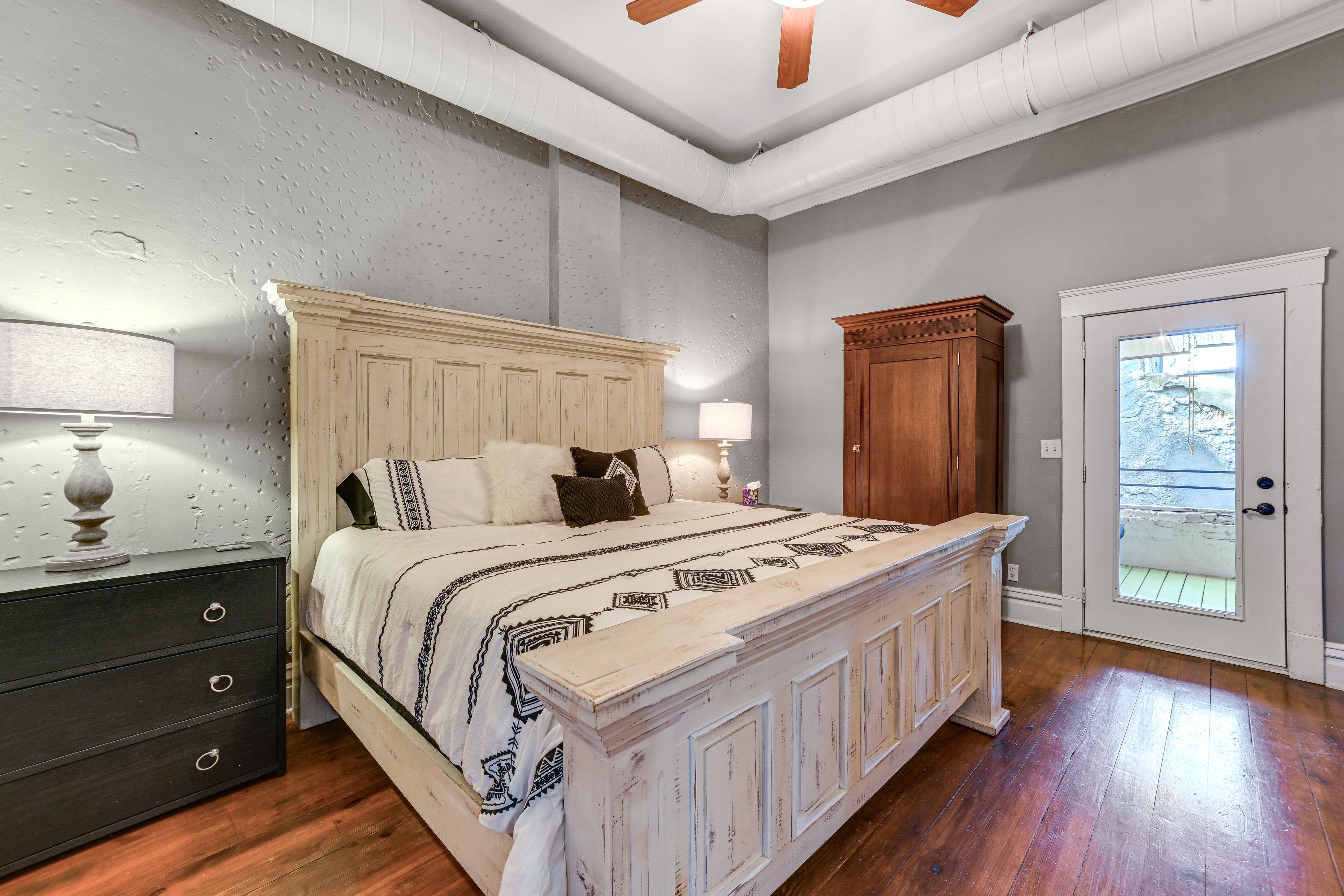 Bedroom 1 | King Bed | 1st Floor | En-Suite Bathroom
