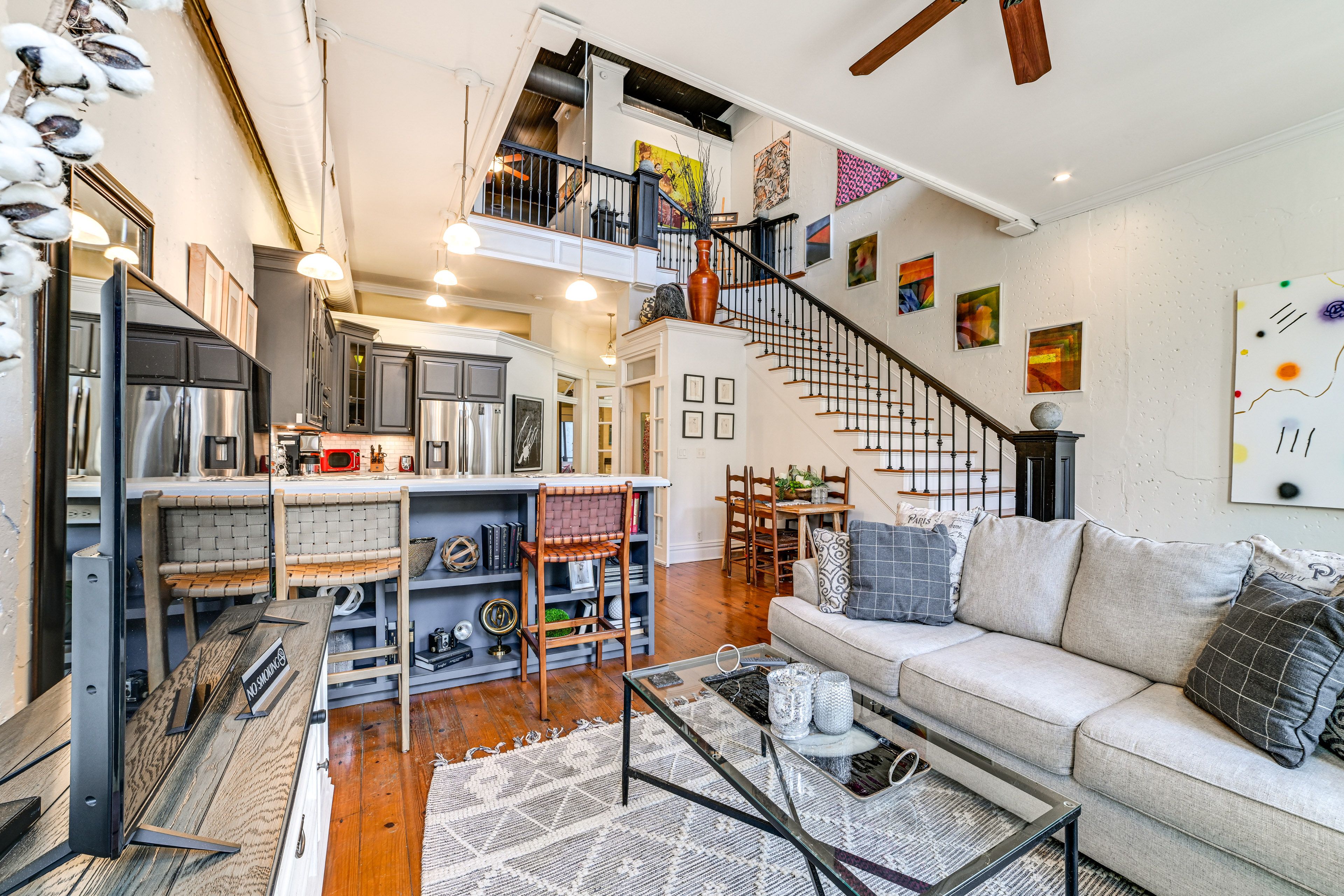 Living Room | Central A/C & Heat | Free WiFi | Smart TV