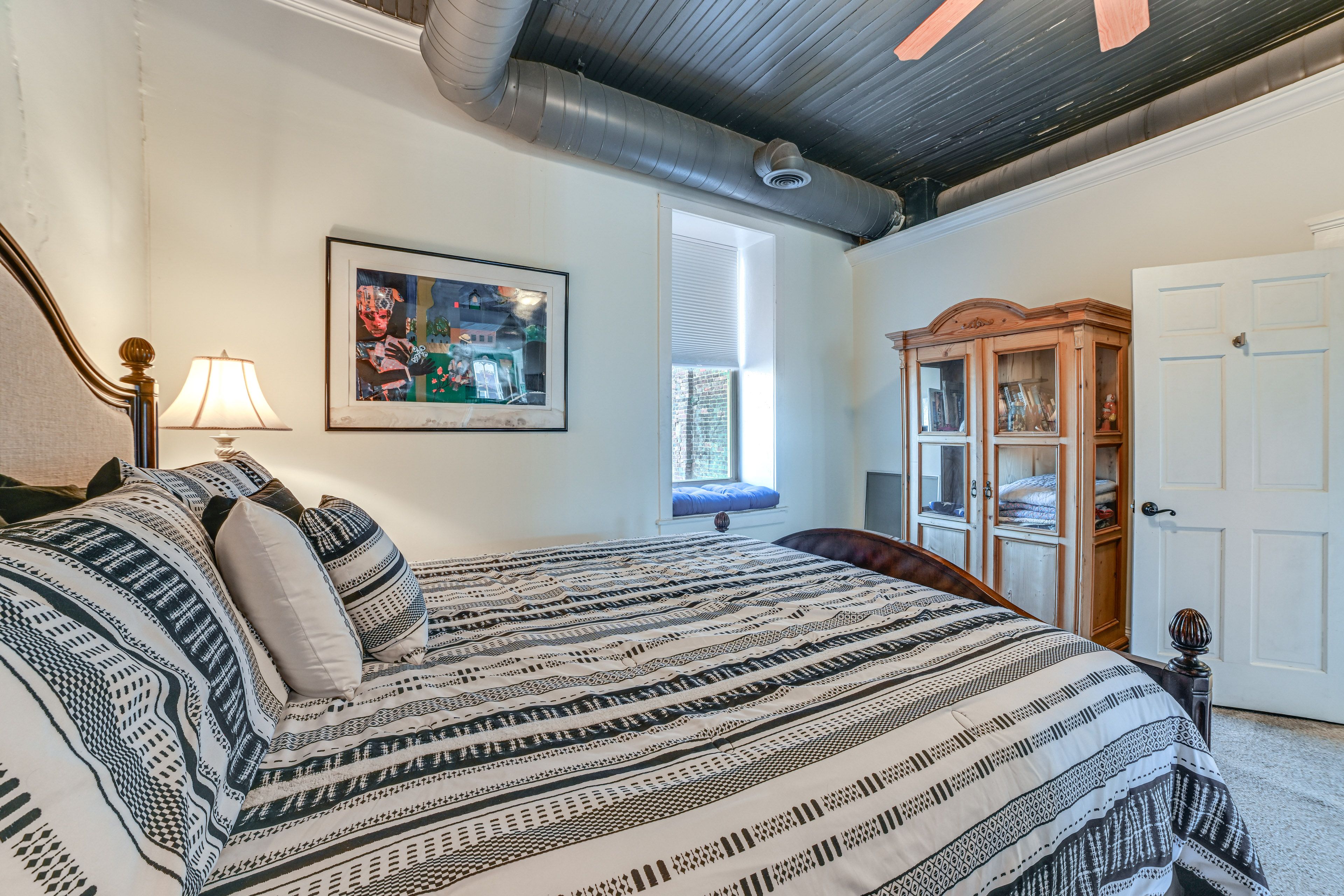 Bedroom 2 (Loft) | King Bed | 2nd Floor | Linens Provided