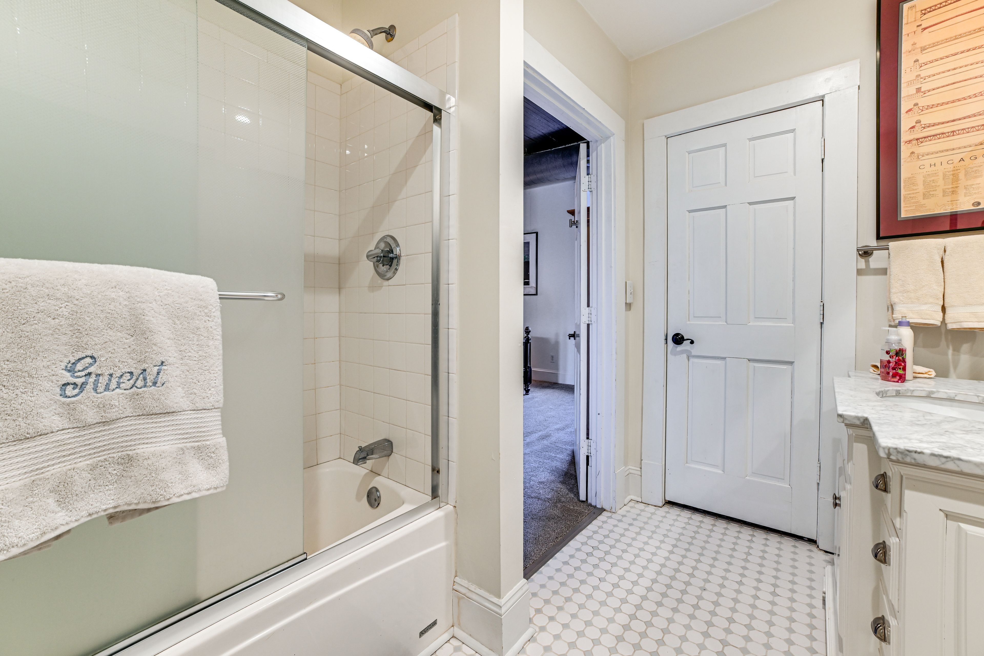 Full Bathroom | 2nd Floor | Shower/Tub Combo